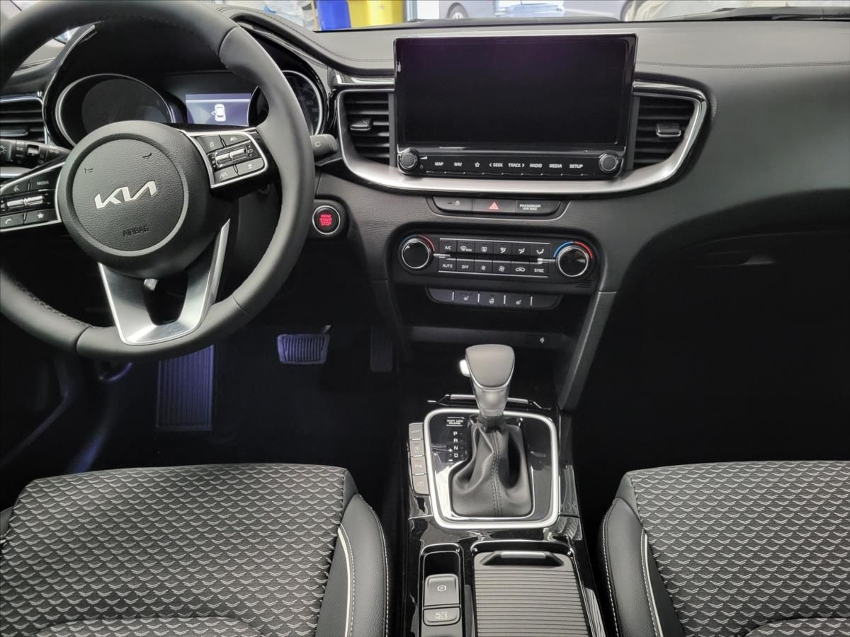 Kia XCee´d, 1,6 T-GDi DCT Exclusive WINT - fotka 6