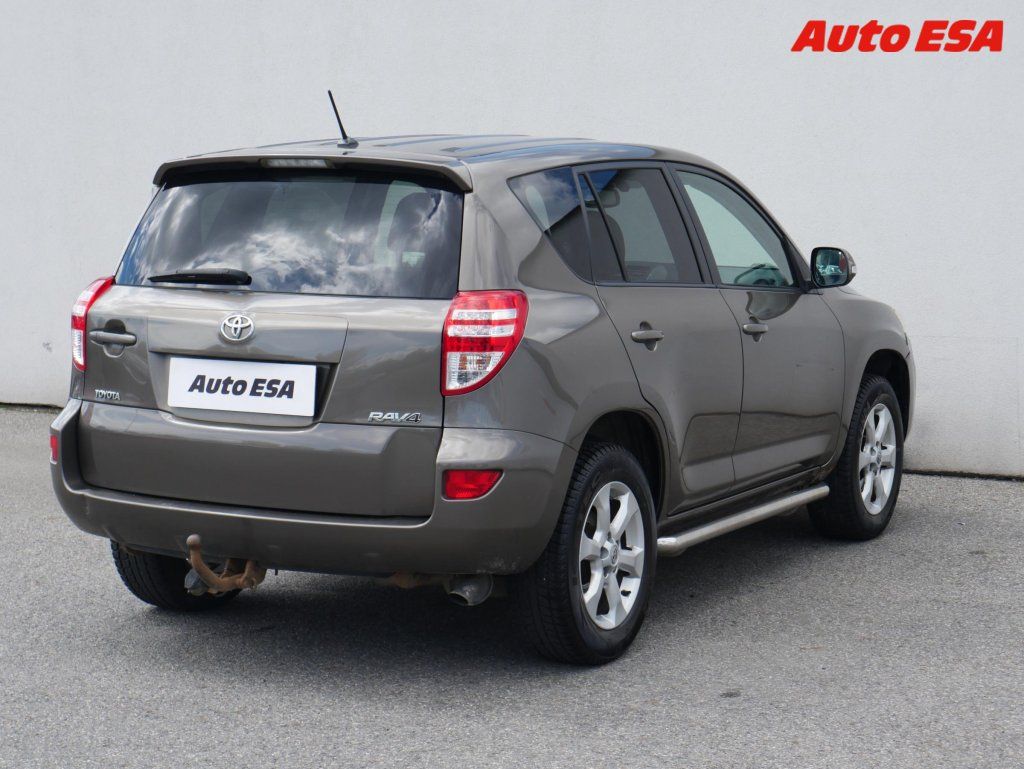 Toyota Rav4, 2.0i 4X4,ČR,AT,tažné - fotka 4