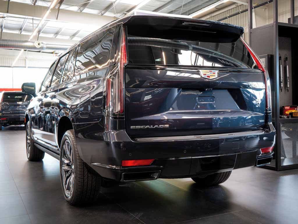 Cadillac Escalade, 6.2 ESV Sport Platinum NVision - fotka 2