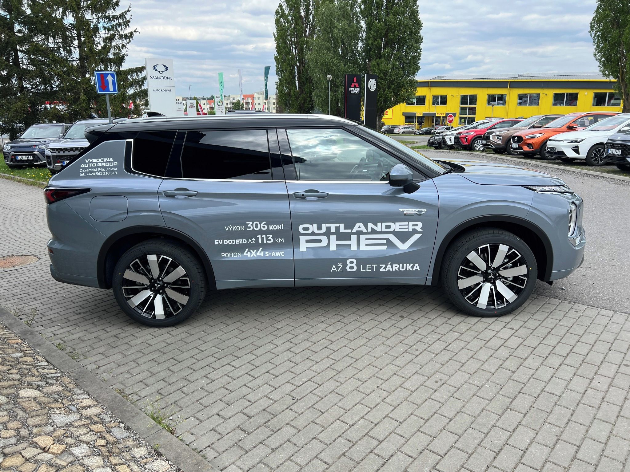 Mitsubishi Outlander, 2.4 PHEV INSTYLE+ 4x4 - fotka 4