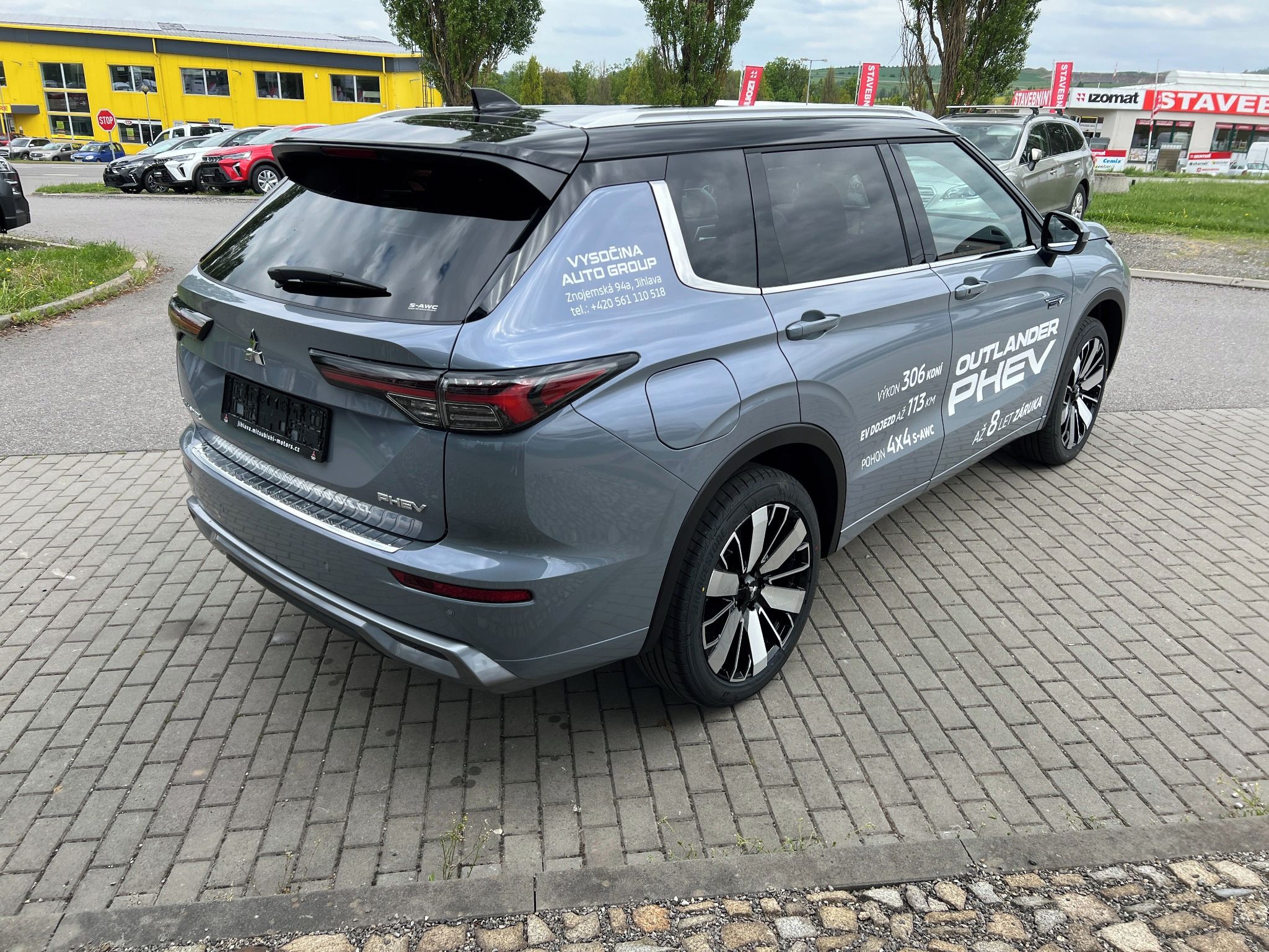Mitsubishi Outlander, 2.4 PHEV INSTYLE+ 4x4 - fotka 5