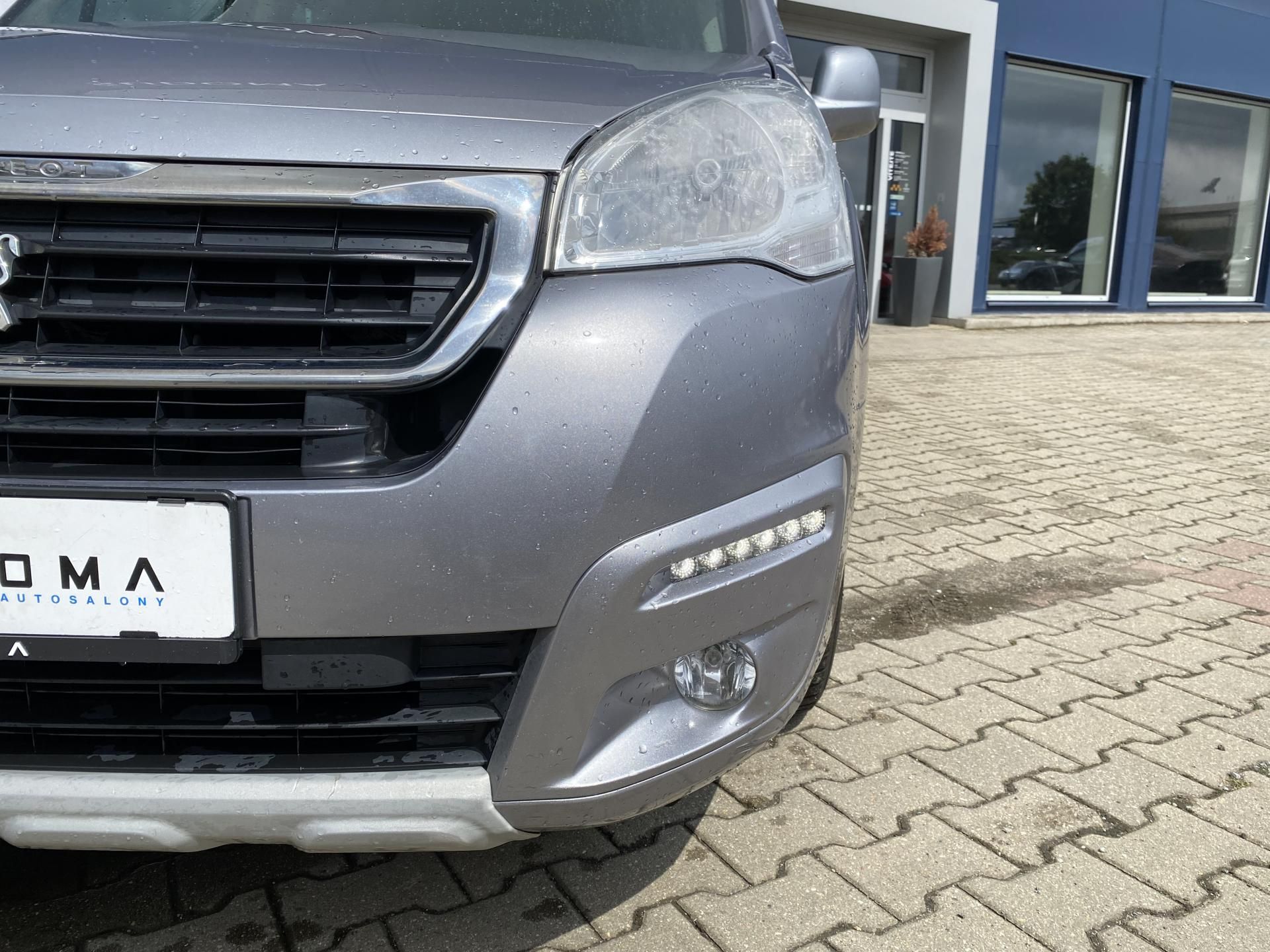 Peugeot Partner Tepee, 1,2 ACTIVE 110k MAN 5 - fotka 3