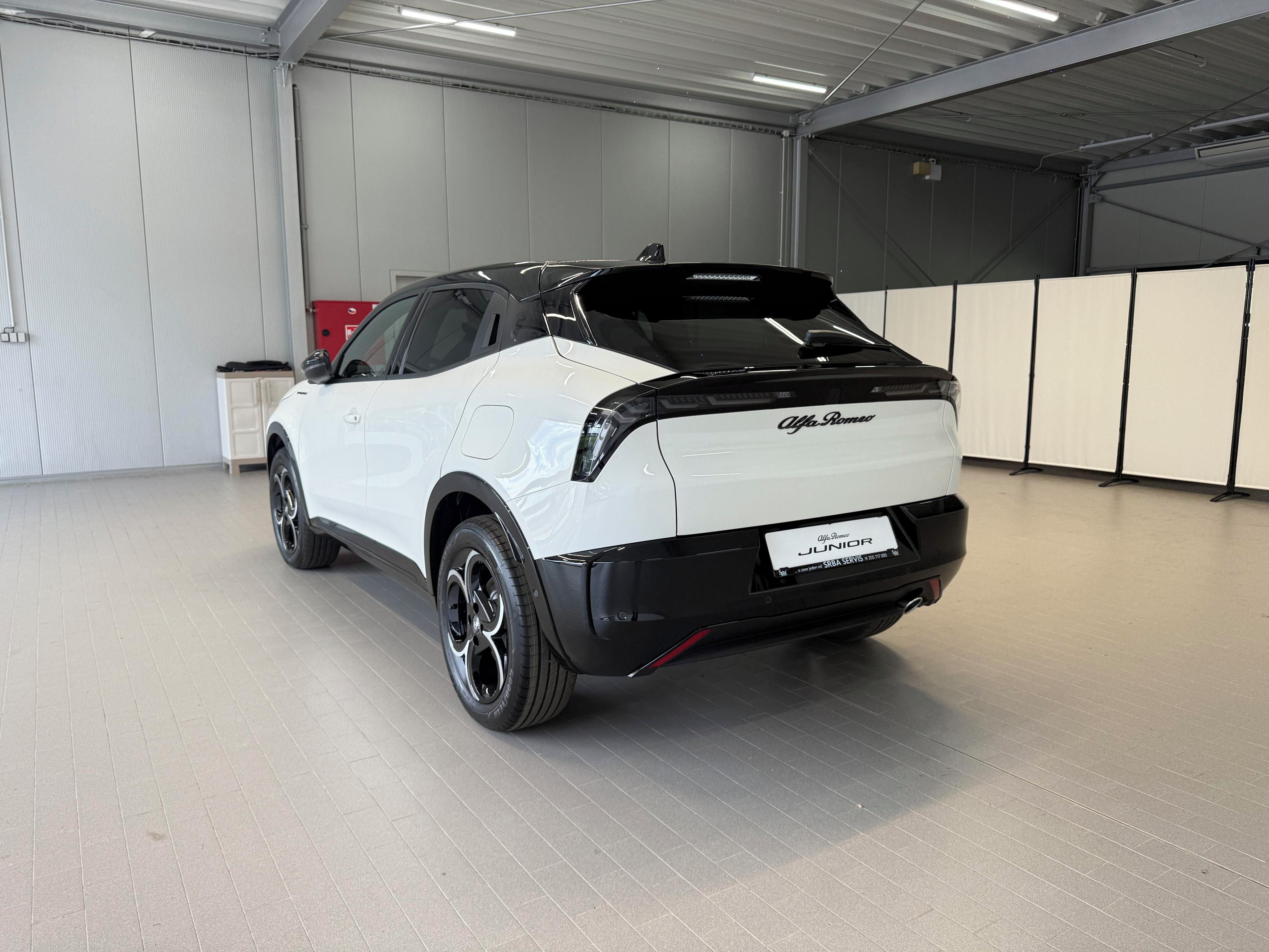 Alfa Romeo Junior, Ibrida Q4 Speciale 1.2 Turbo H - fotka 3