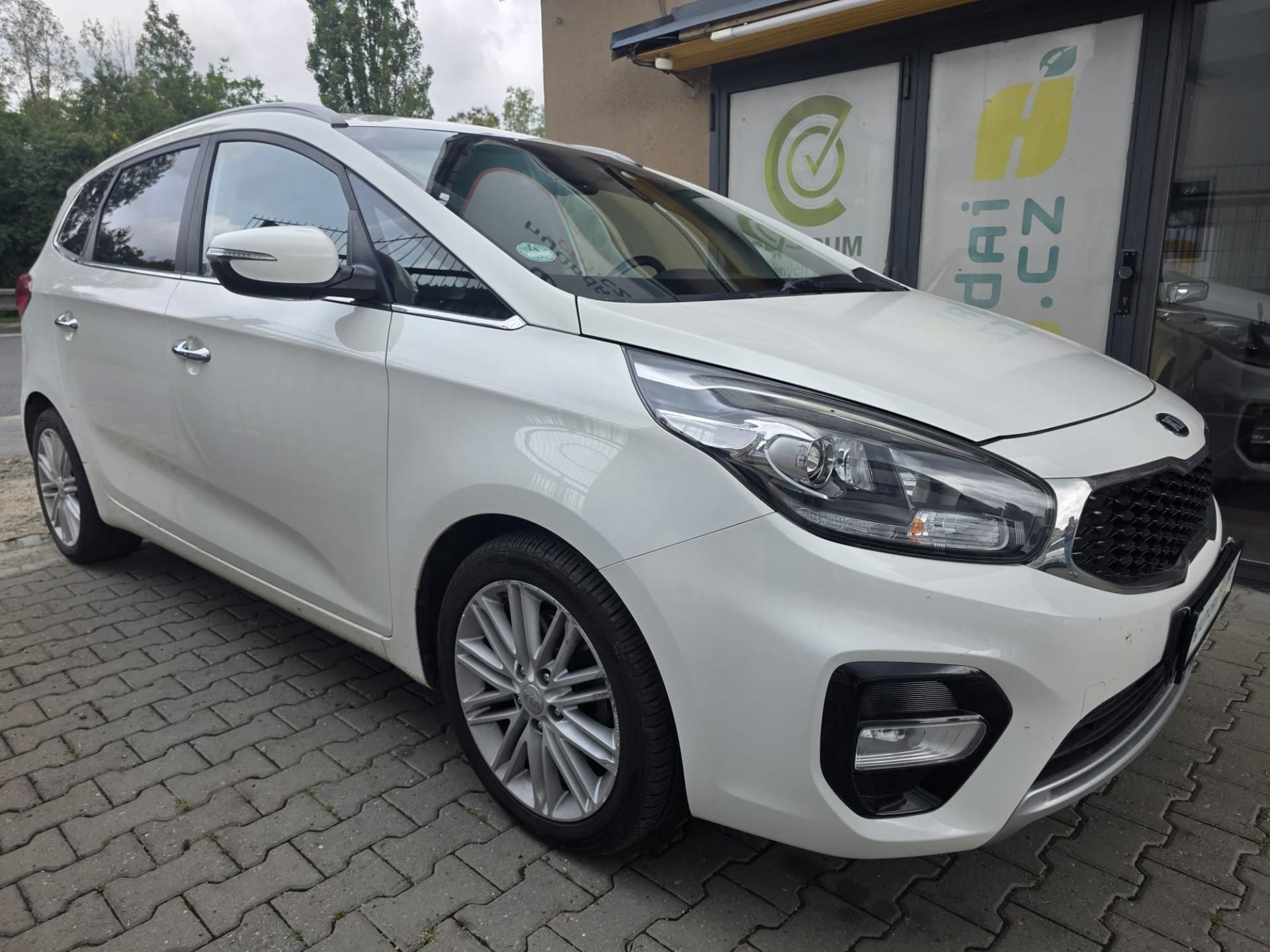 Kia Carens, 1.7 - 1. MAJ - 7 MÍST - fotka 2