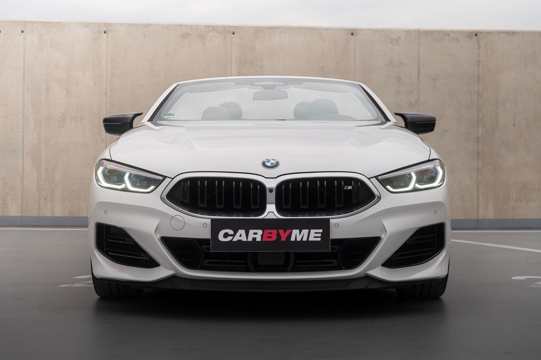 BMW Řada 8, M850i xDrive Cabrio Zár. 2027 - fotka 2