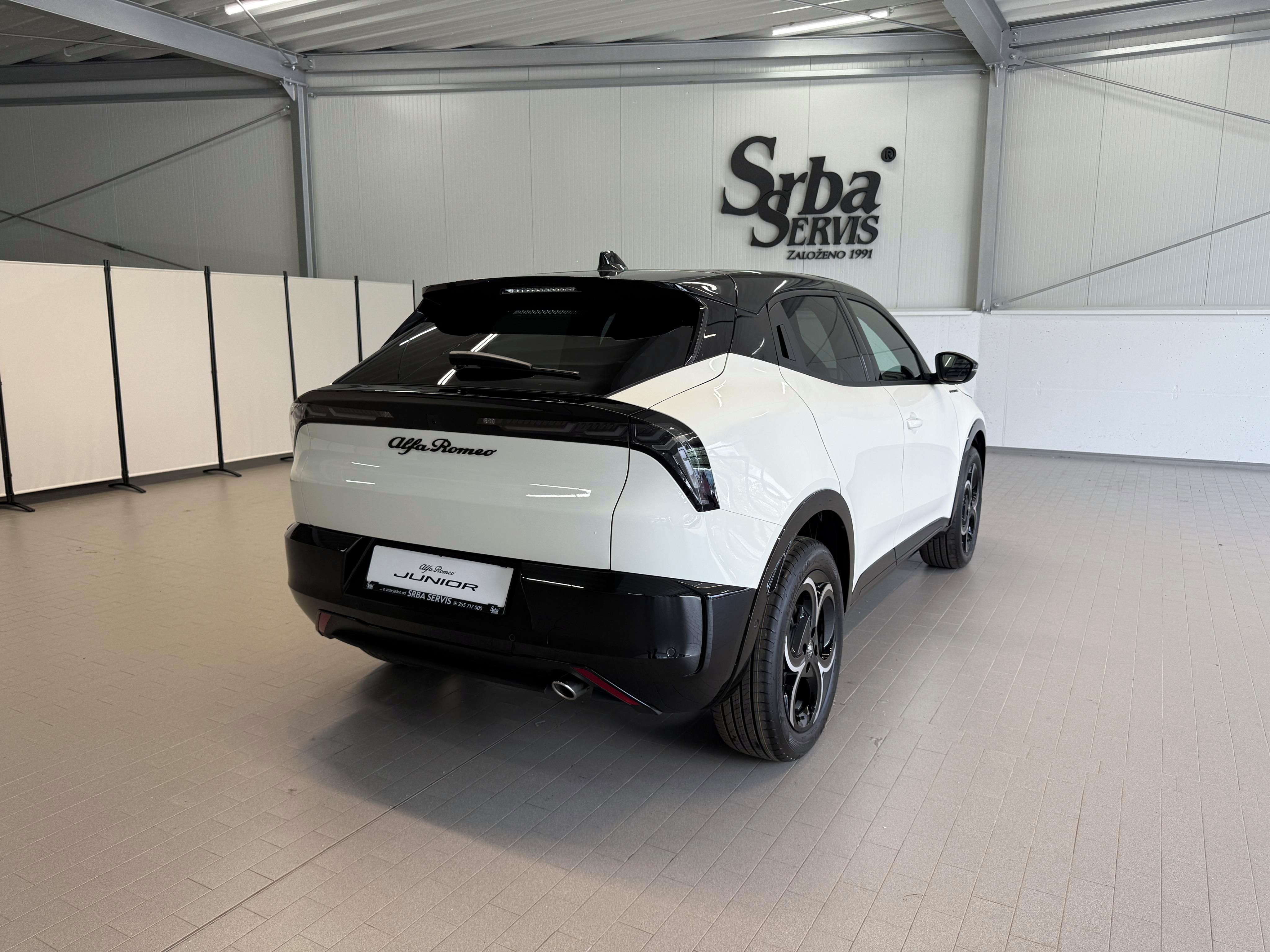 Alfa Romeo Junior, Ibrida Q4 Speciale 1.2 Turbo H - fotka 4