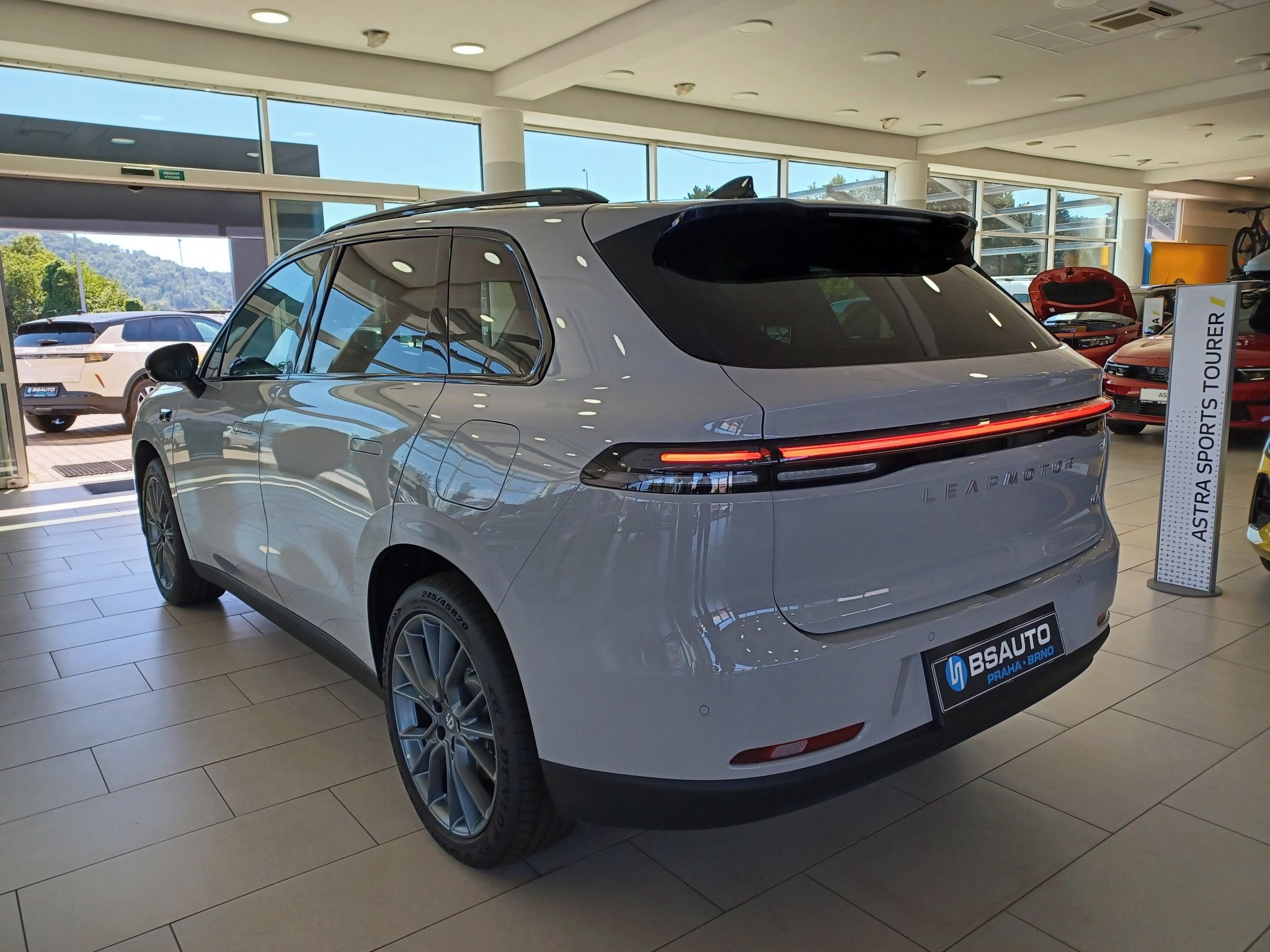 Leapmotor C10, Design REEV (Hybrid 158kW) - fotka 6