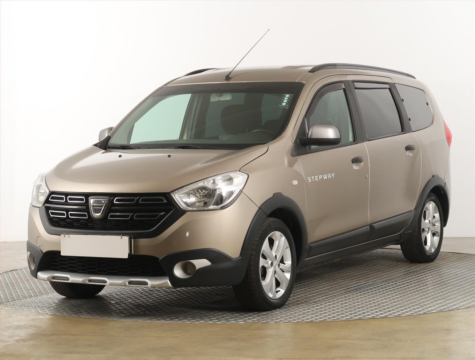 Dacia Lodgy, 1.3 TCe, Stepway, 7 míst - fotka 2