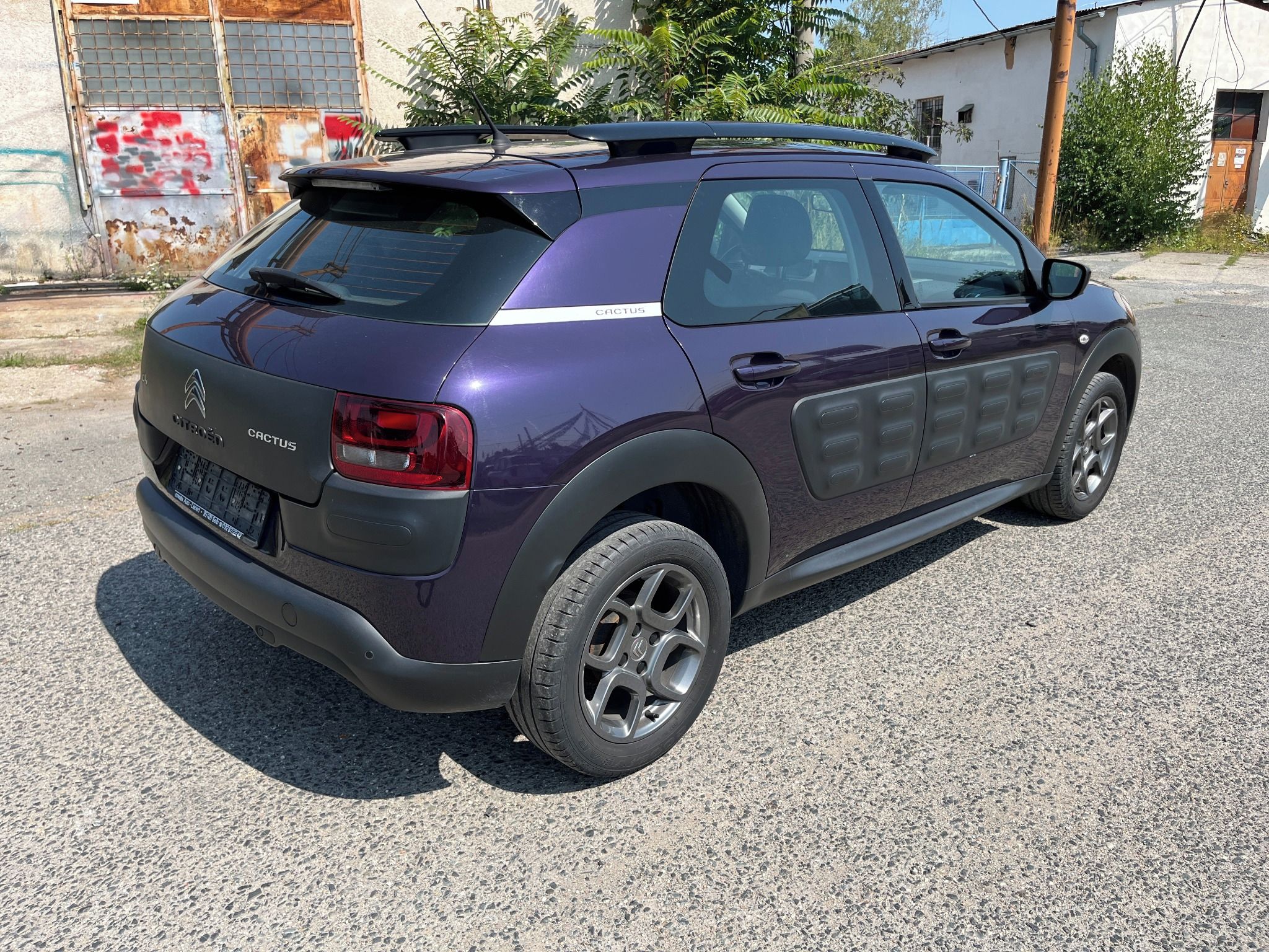 Citroën C4 Cactus, 1.2i 16v 60kw 98.000km - fotka 5