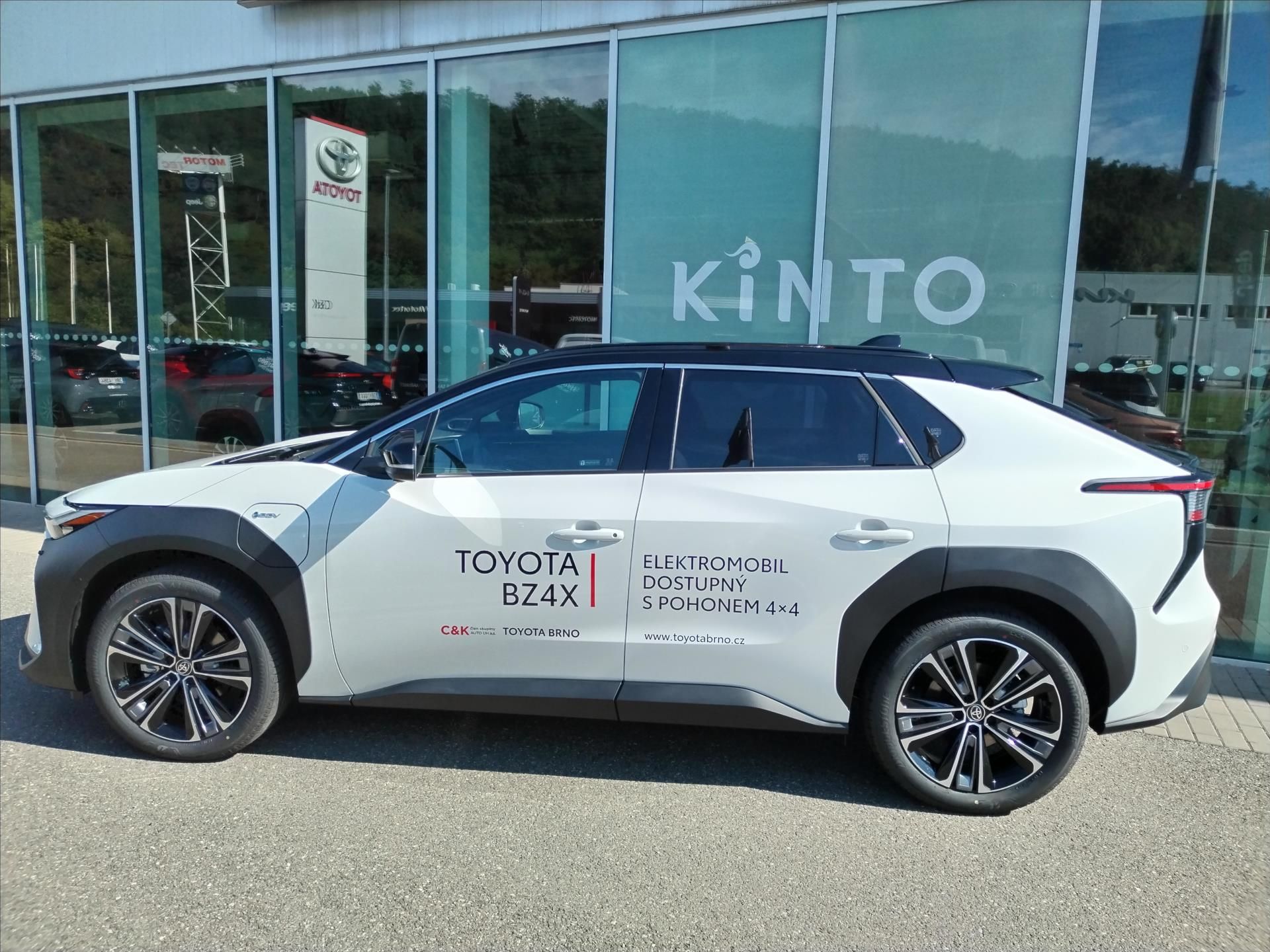 Toyota bZ4X, BEV 71,4 kWh  EXECUTIVE AWD - fotka 3