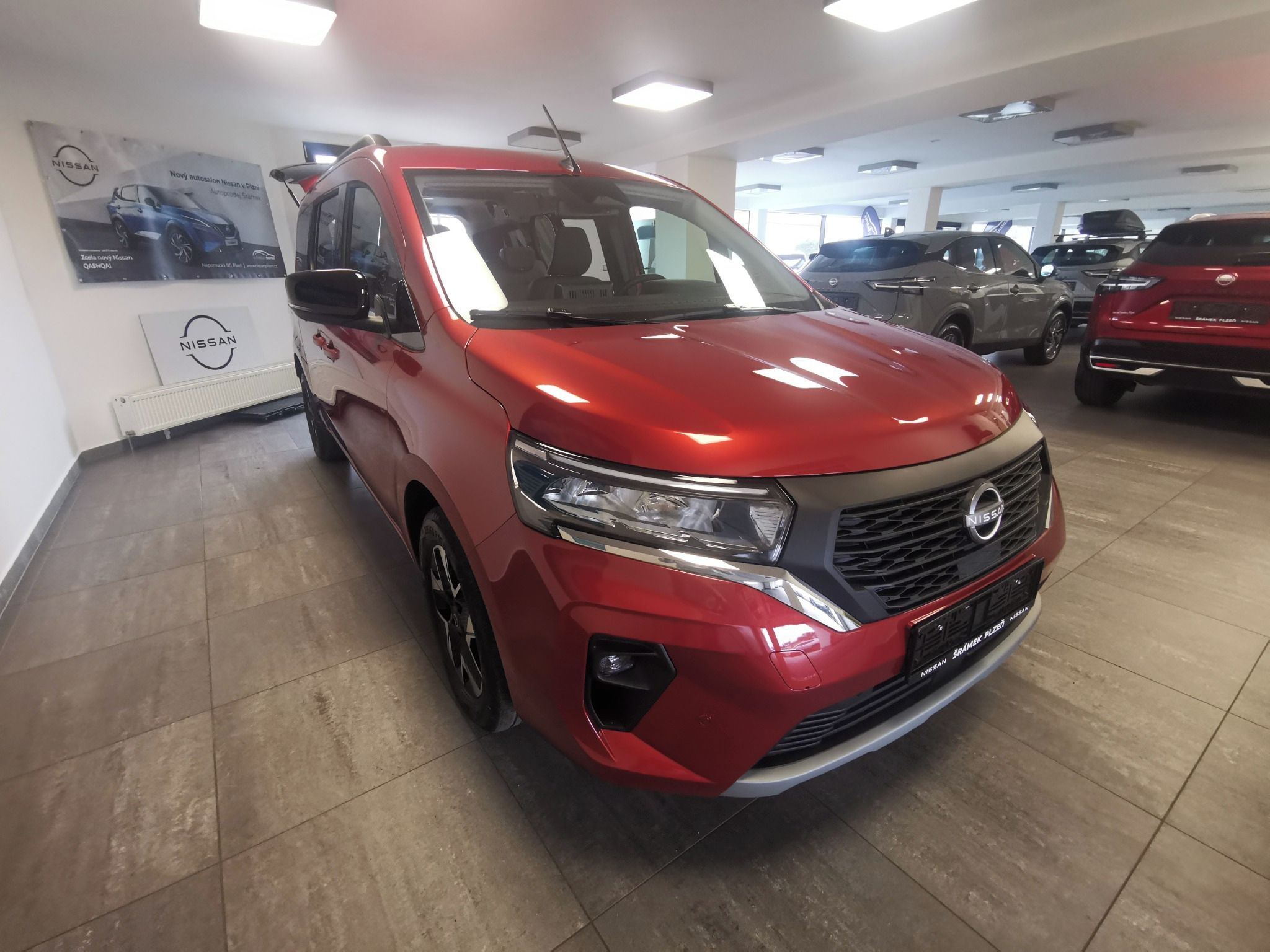 Nissan Townstar, Evalia 7 míst Automat L2 - fotka 2