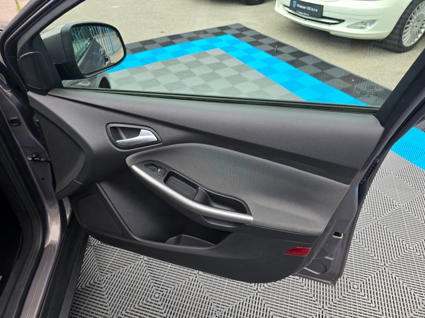 Ford Focus, 1.0i/74KW/ČR/2013/1.MAJ - fotka 5