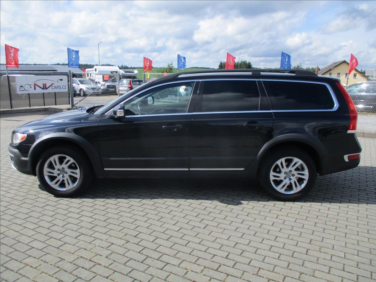 Volvo XC70, 2,4 D4 133kw AWD Geartronic Mo - fotka 2