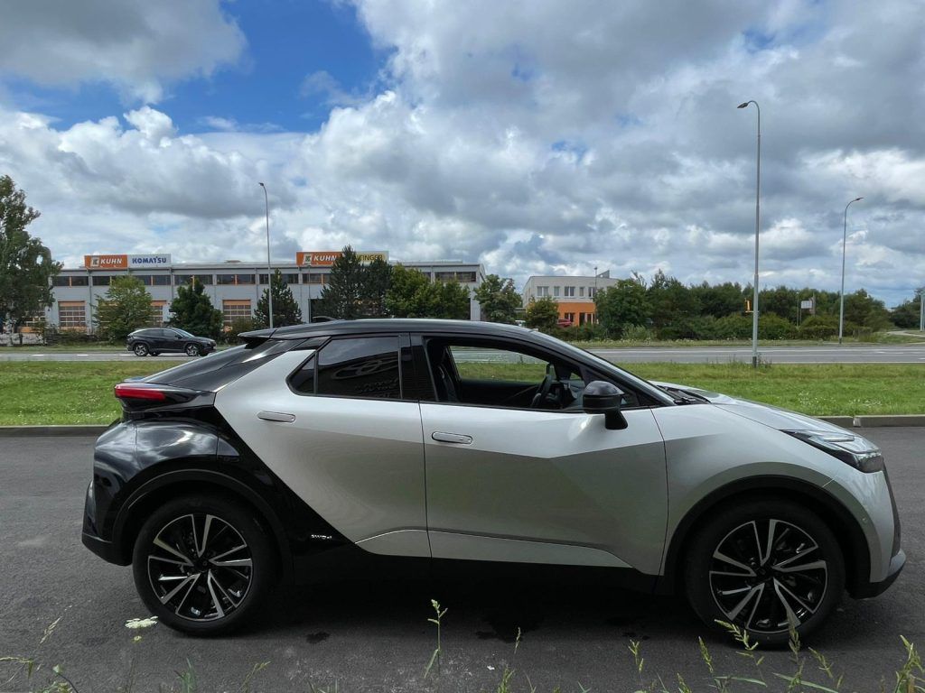 Toyota C-HR, 2.0 Hybrid 4x4 Executive Prem - fotka 4