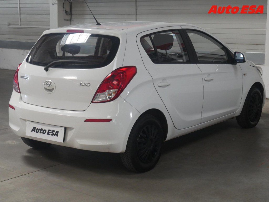 Hyundai i20, 1.2i,AC - fotka 6