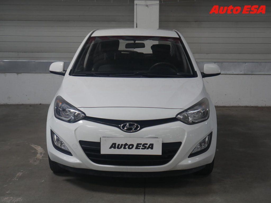 Hyundai i20, 1.2i,AC - fotka 2