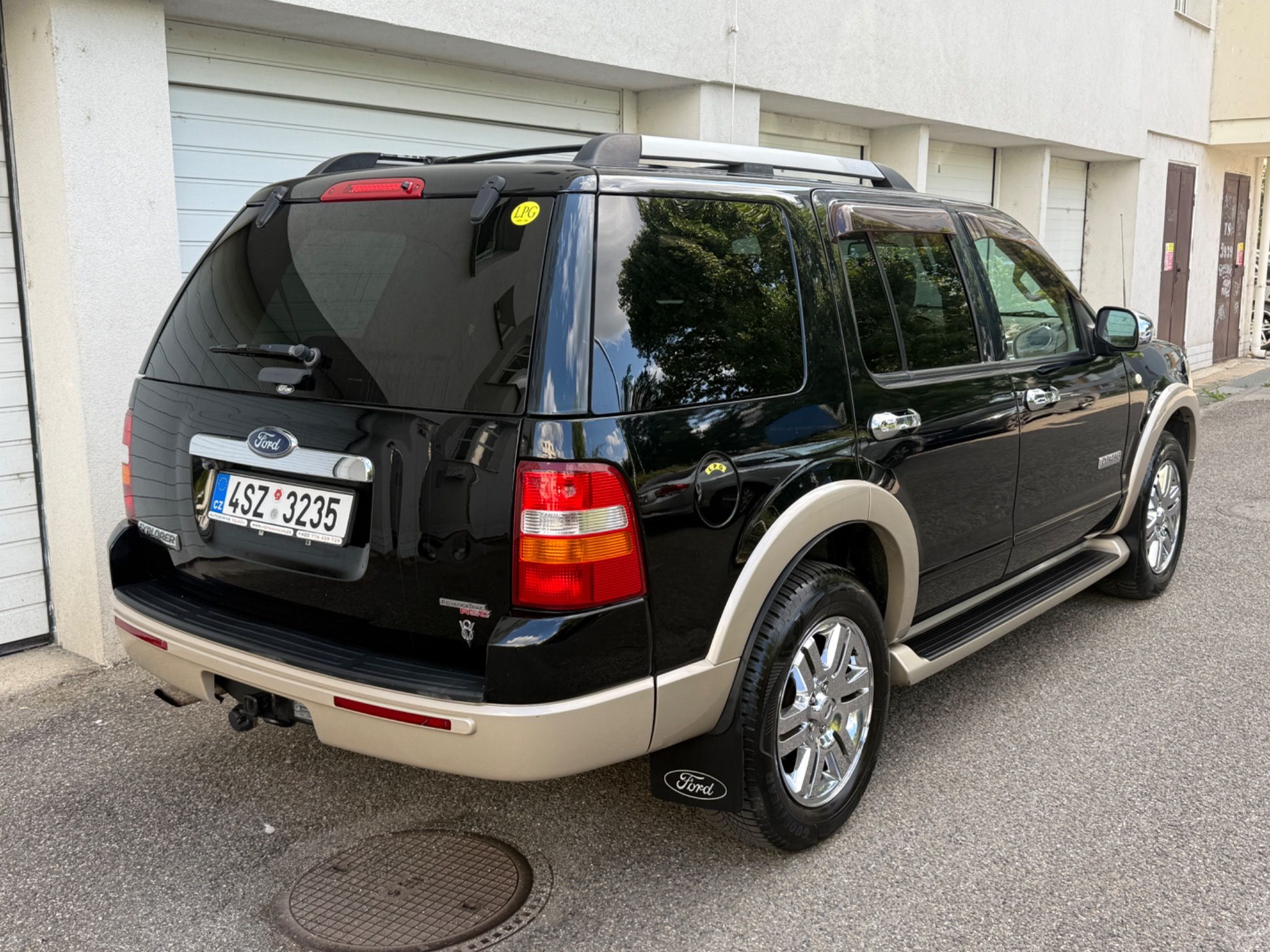 Ford Explorer, V8 4.6i + LPG 217kw Aut Taž 2t - fotka 5