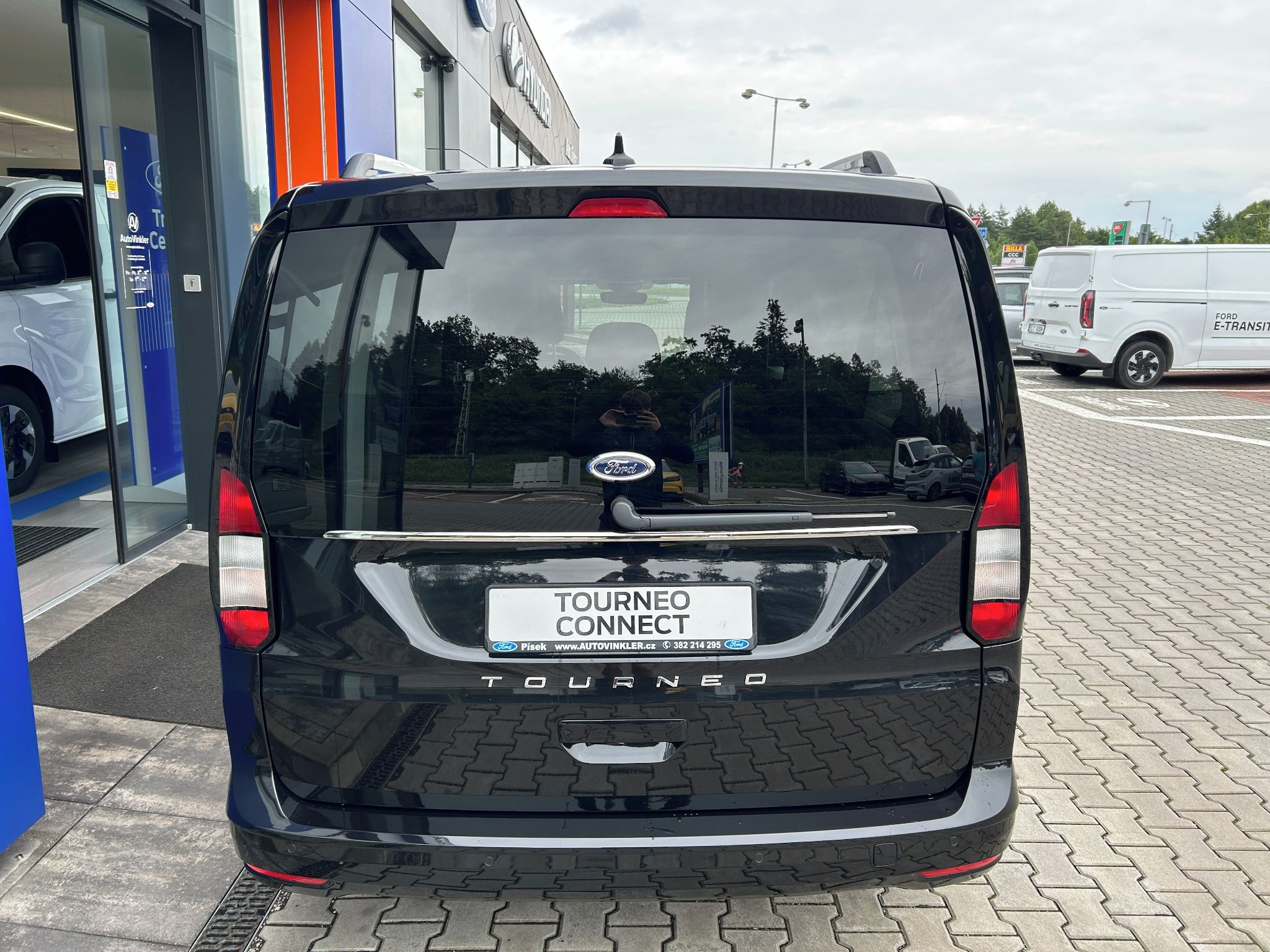 Ford Tourneo Connect, 1.5 Ecoboost 85kW AT Titanium - fotka 5
