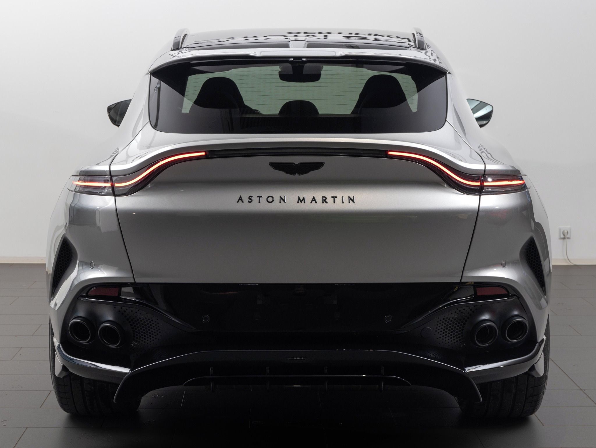 Aston Martin DBX, 707, nový infotainment, PPF - fotka 5