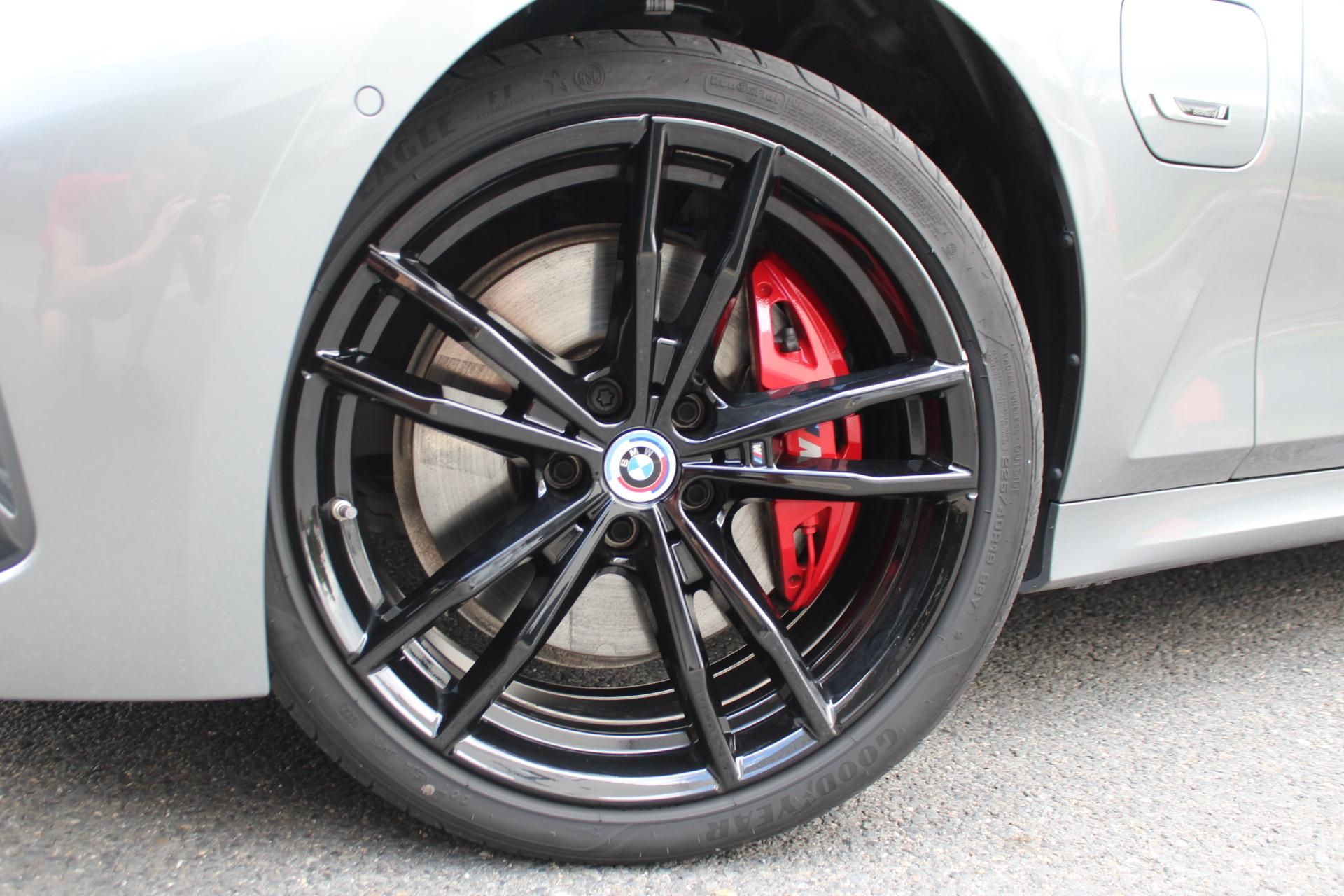 BMW Řada 3, 330e xDrive Touring - fotka 5