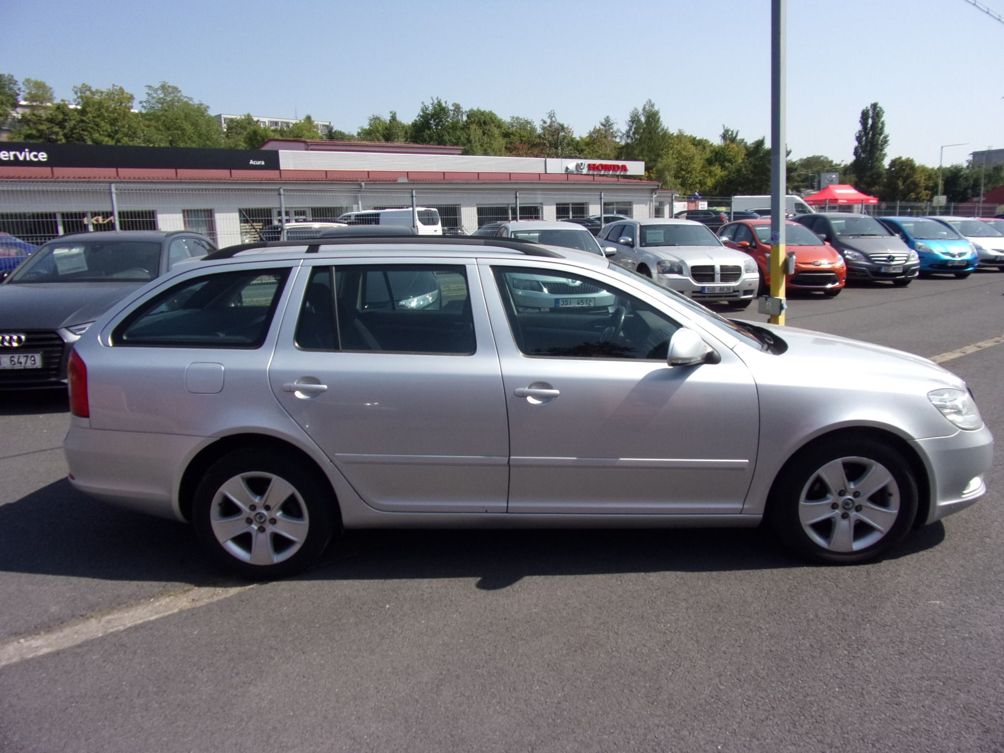 Škoda Octavia, 1,6 TDI Elegance Combi ČR - fotka 2
