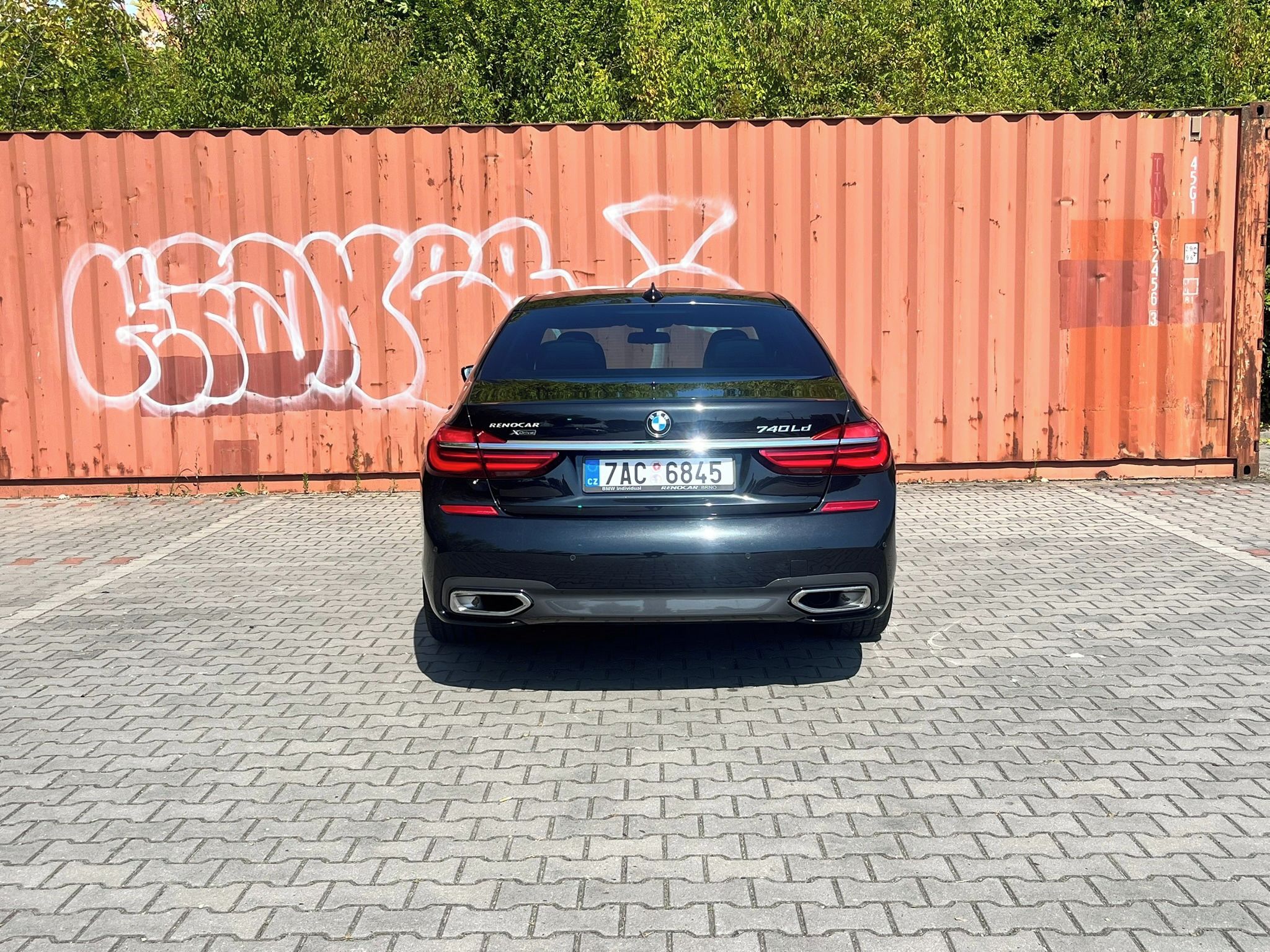 BMW Řada 7, 740ld LONG, 320k,DPH, 1.MAJ,ČR - fotka 4