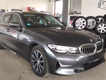 320D,XDRIVE,FULL,LED,TAŽNÝ,TOP