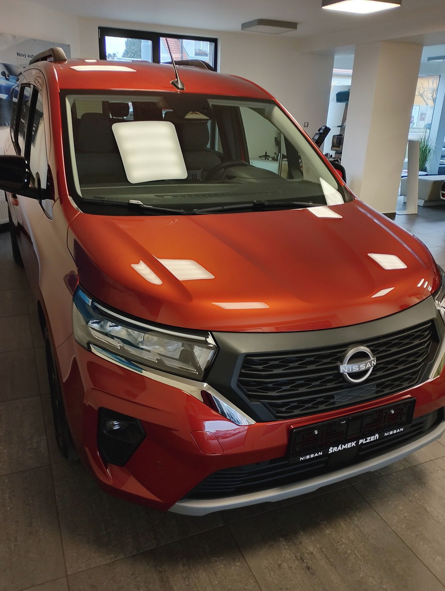 Nissan Townstar, Evalia 7 míst Automat L2 - fotka 5