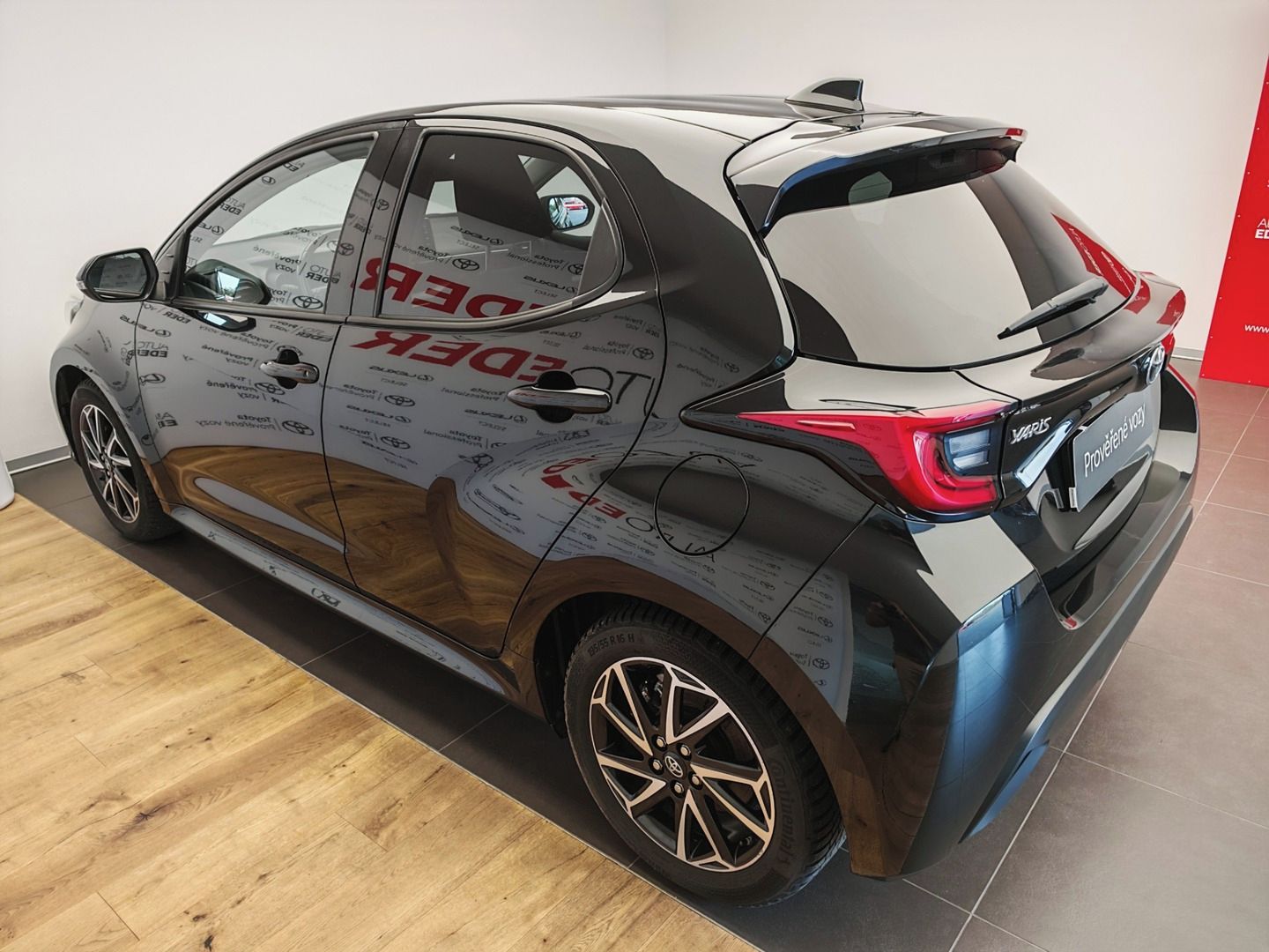 Toyota Yaris, 1.5 Hybrid  Comfort Tech Style - fotka 6
