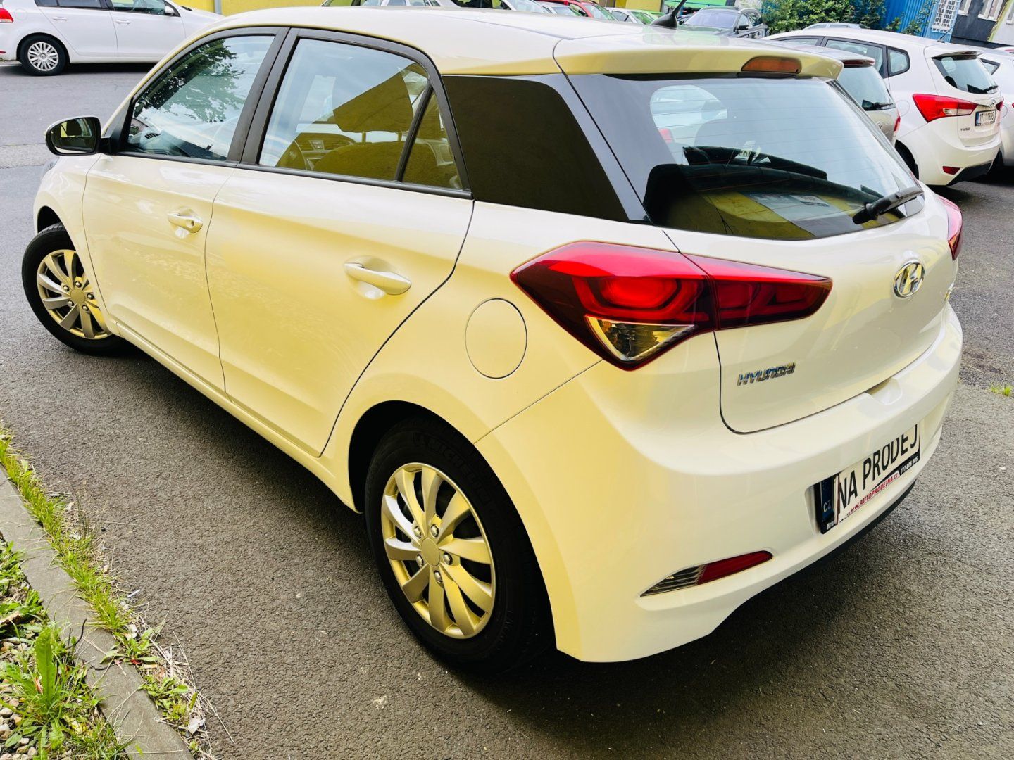 Hyundai i20, 1.2 i BENZÍN MALO NAJETO - fotka 4