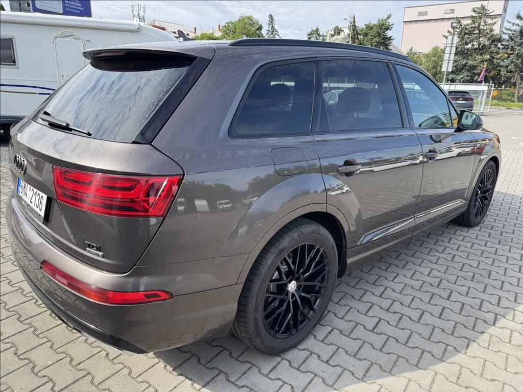 Audi Q7, 3,0 TDi,1.MAJITEL,S-Line,200KW - fotka 5