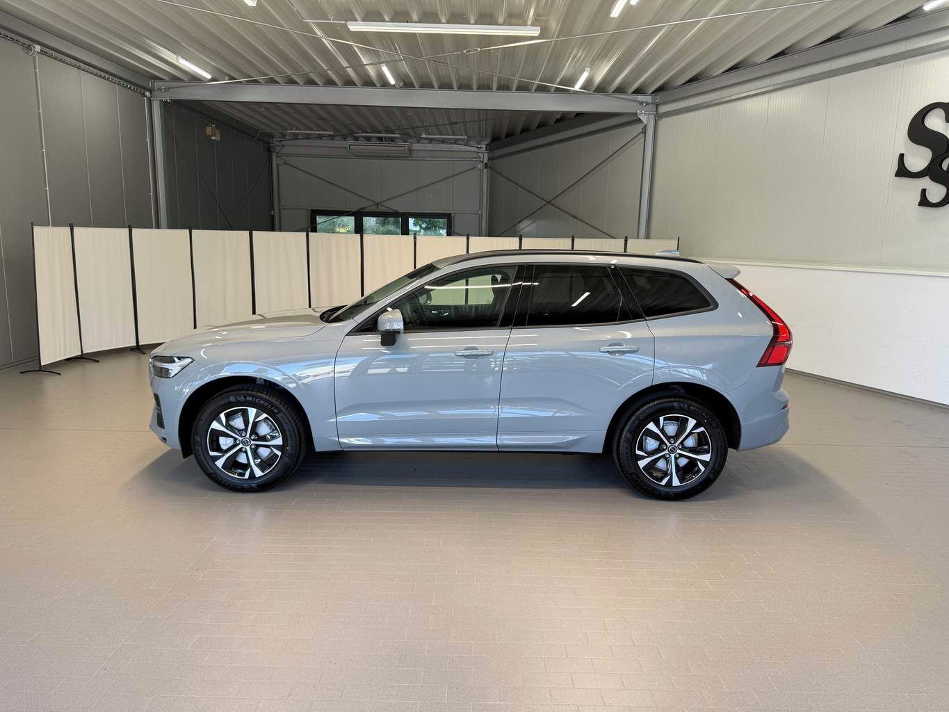 Volvo XC60, B5 2.0L 250+14 HPAT8 AWD CORE - fotka 2