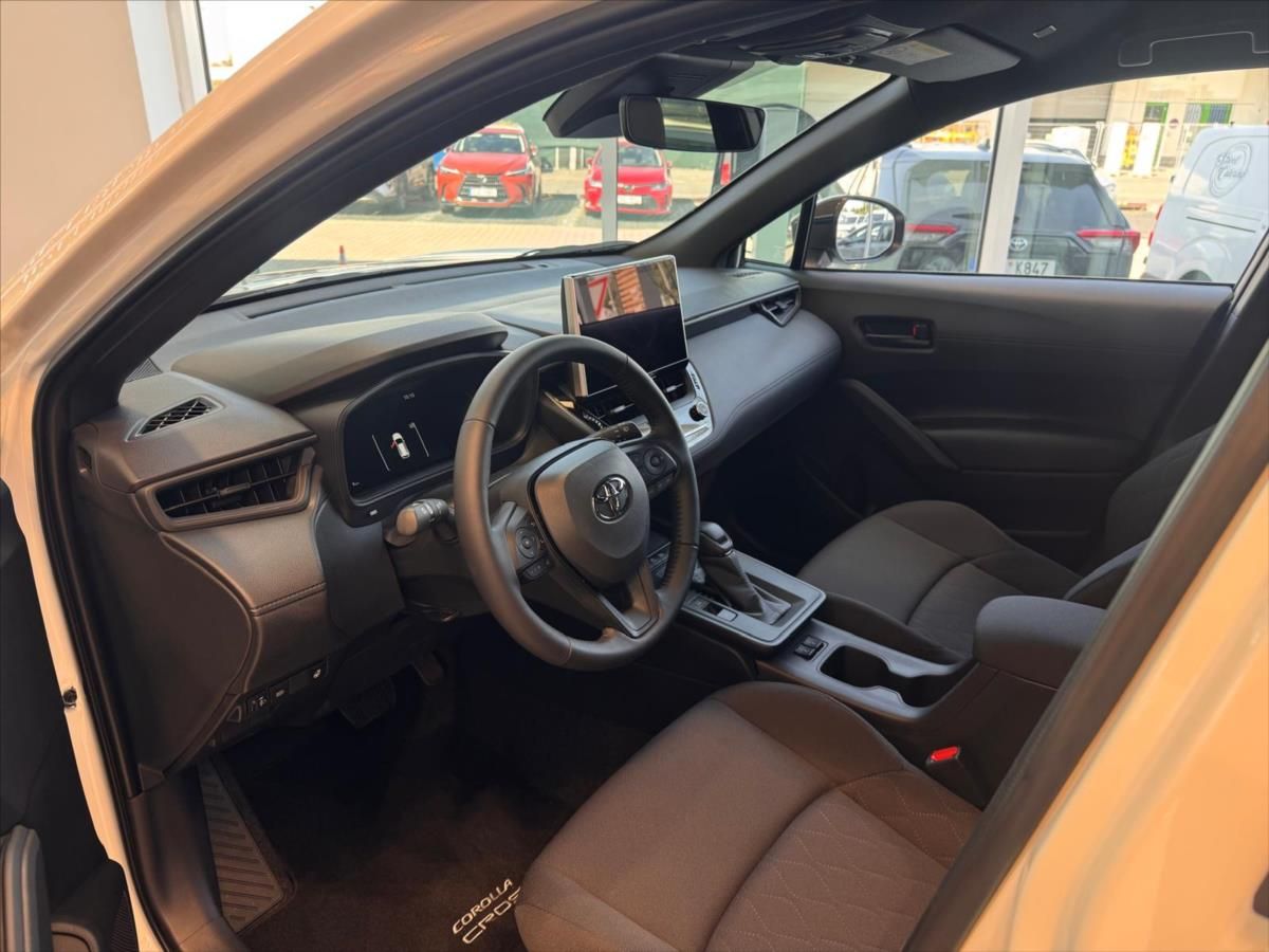 Toyota Corolla Cross, 1,8 MC25 HEV CVT  Comfort Busi - fotka 6