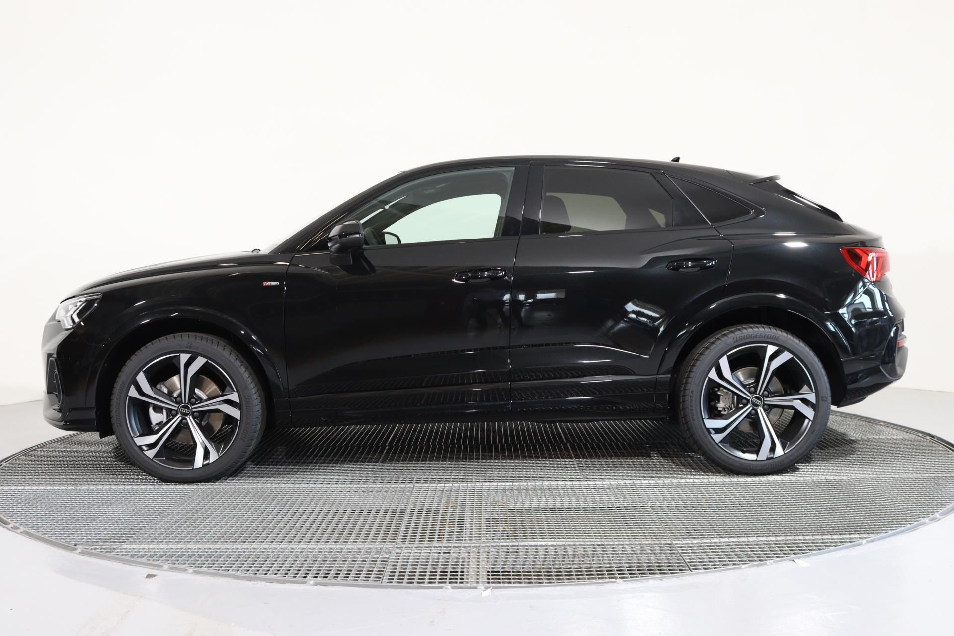 Audi Q3, Spb Sline 40 TDI quattro - fotka 3