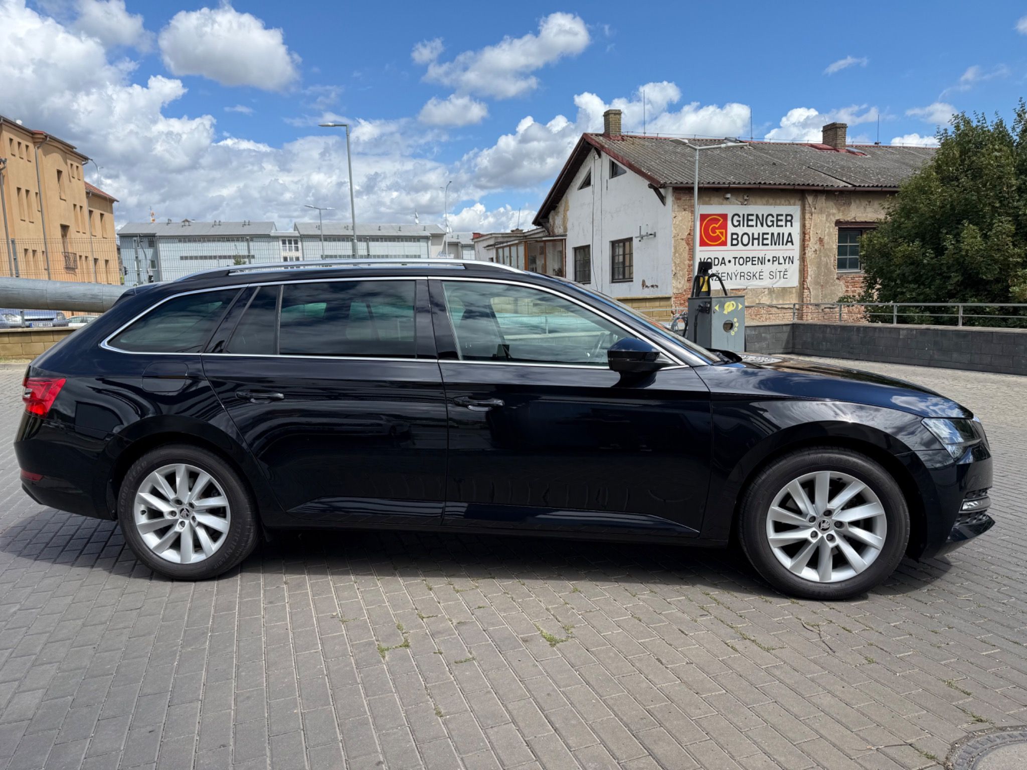 Škoda Superb, 1.5 TSI 110kW DSG 2/2021 DPH - fotka 3