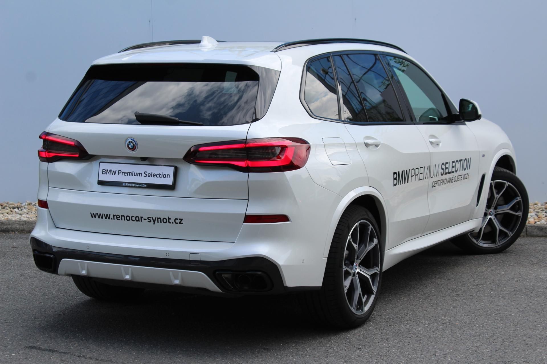 BMW X5, M50i - fotka 2