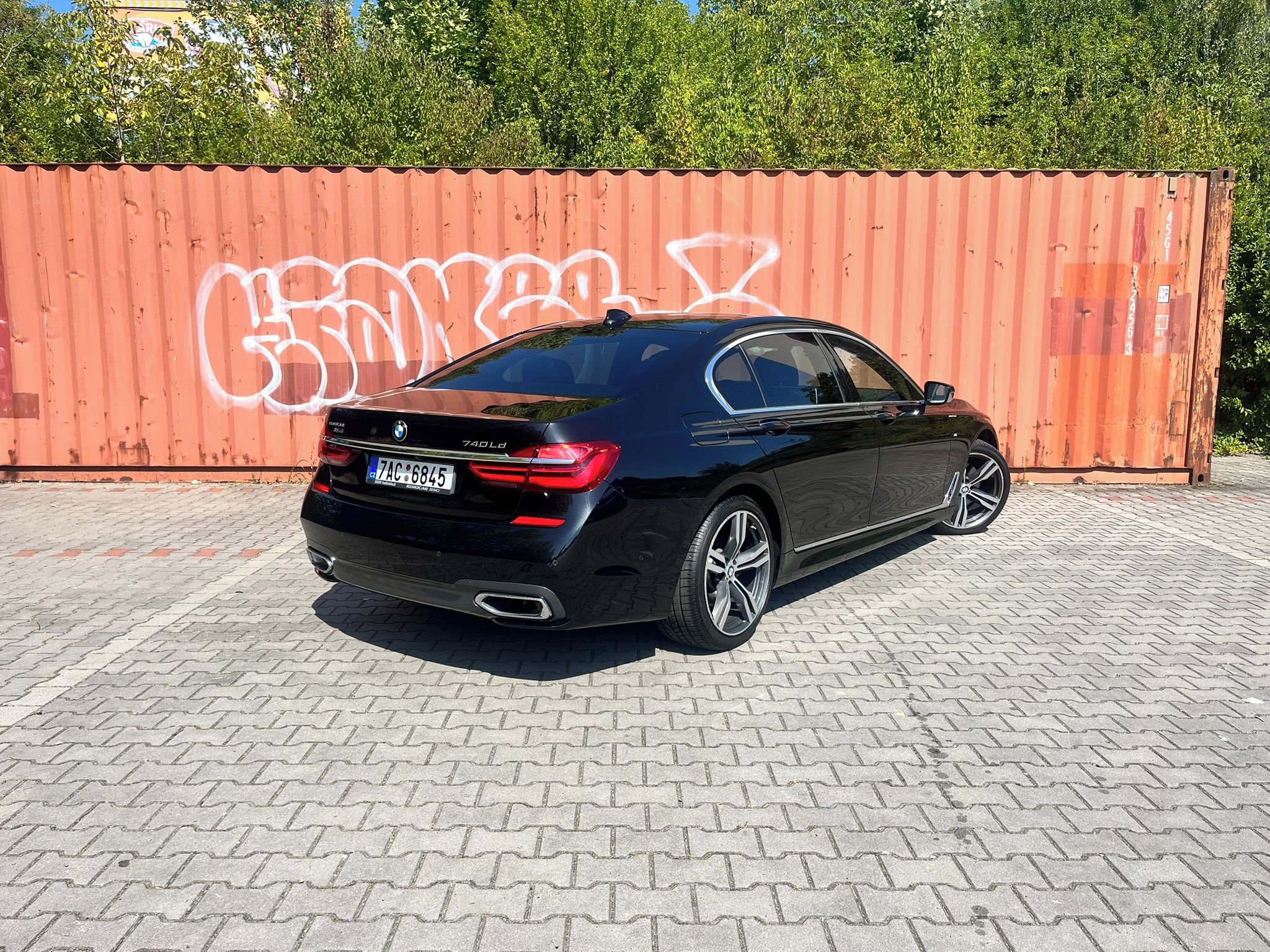 BMW Řada 7, 740ld LONG, 320k,DPH, 1.MAJ,ČR - fotka 5