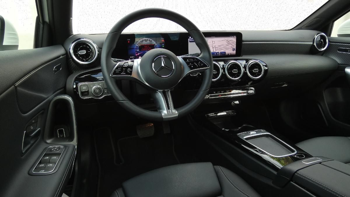 Mercedes-Benz Třídy A, 180 Sedan Progessive - fotka 5