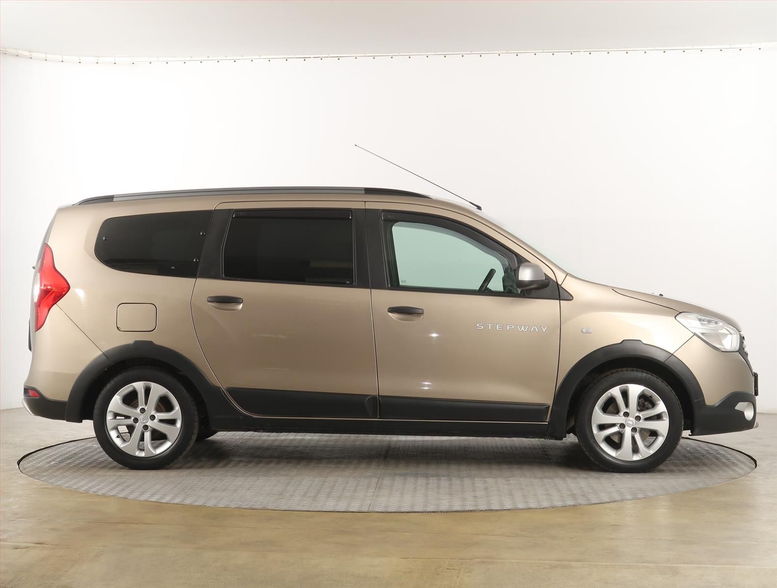 Dacia Lodgy, 1.3 TCe, Stepway, 7 míst - fotka 6