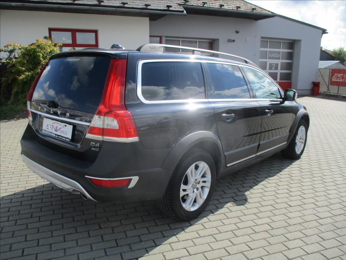 Volvo XC70, 2,4 D4 133kw AWD Geartronic Mo - fotka 4