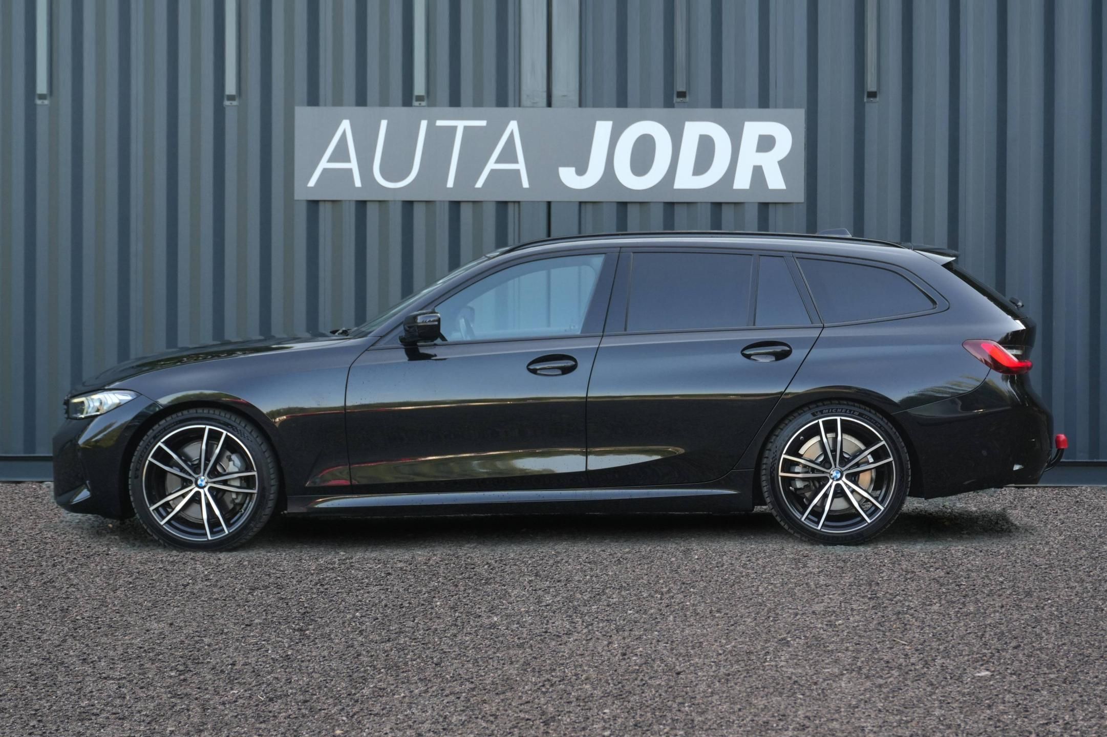 BMW Řada 3, 330d xDrive, Tažné, Kamera - fotka 2