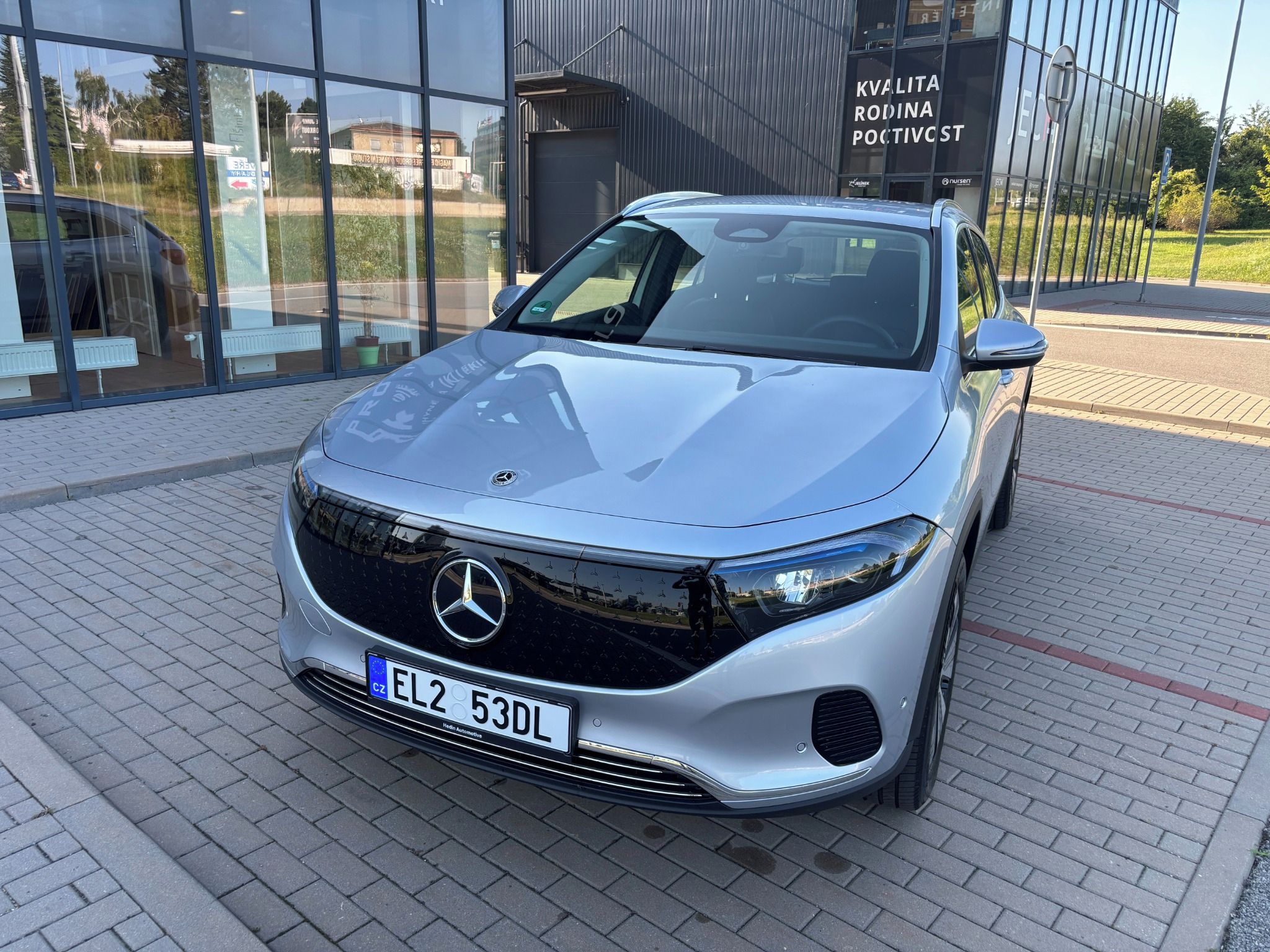 Mercedes-Benz EQA, 350 215KW 4Matic Odp.DPH - fotka 3