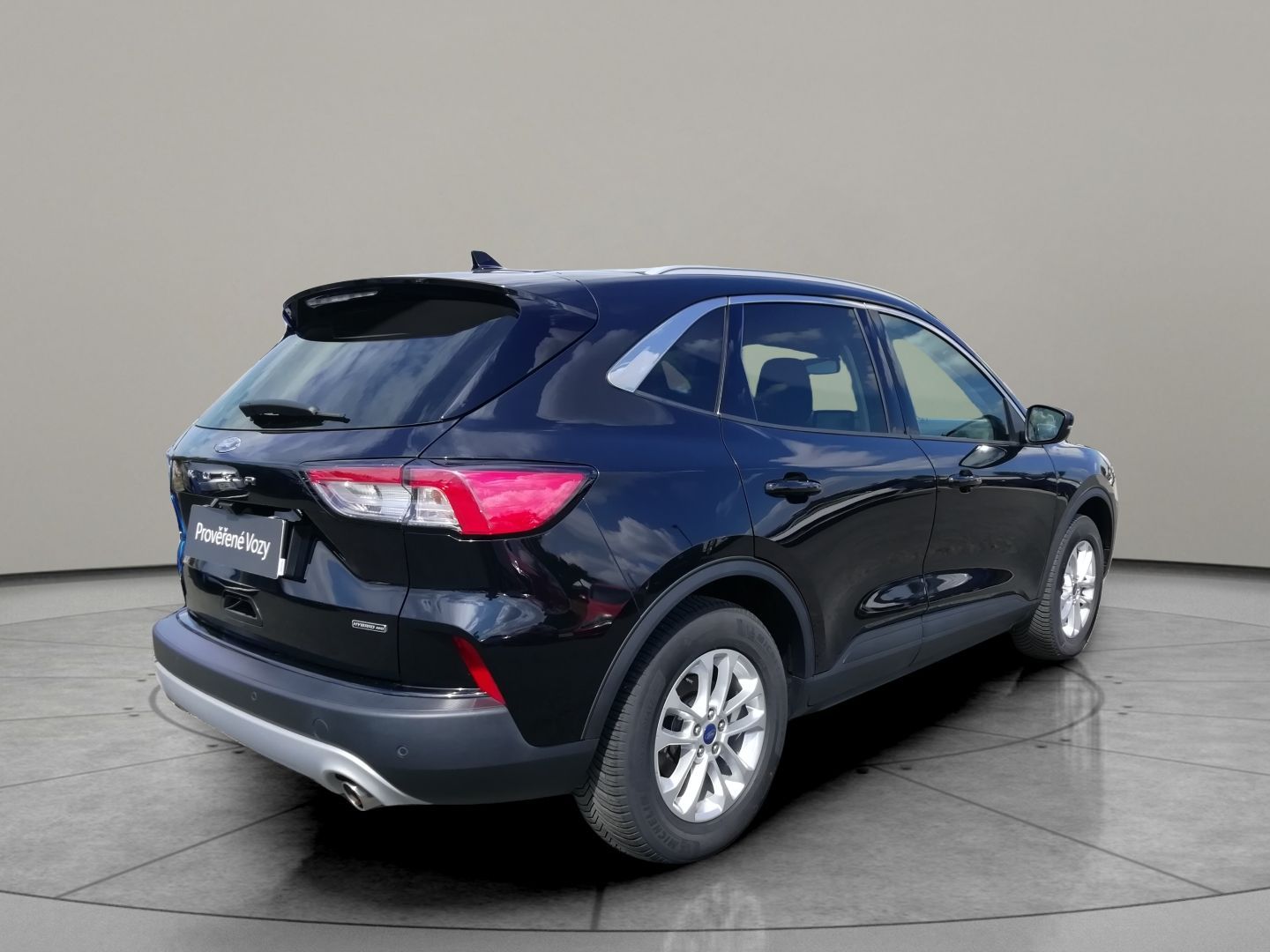 Ford Kuga, Titanium 2,5 HEV 4WD  140kW - fotka 2