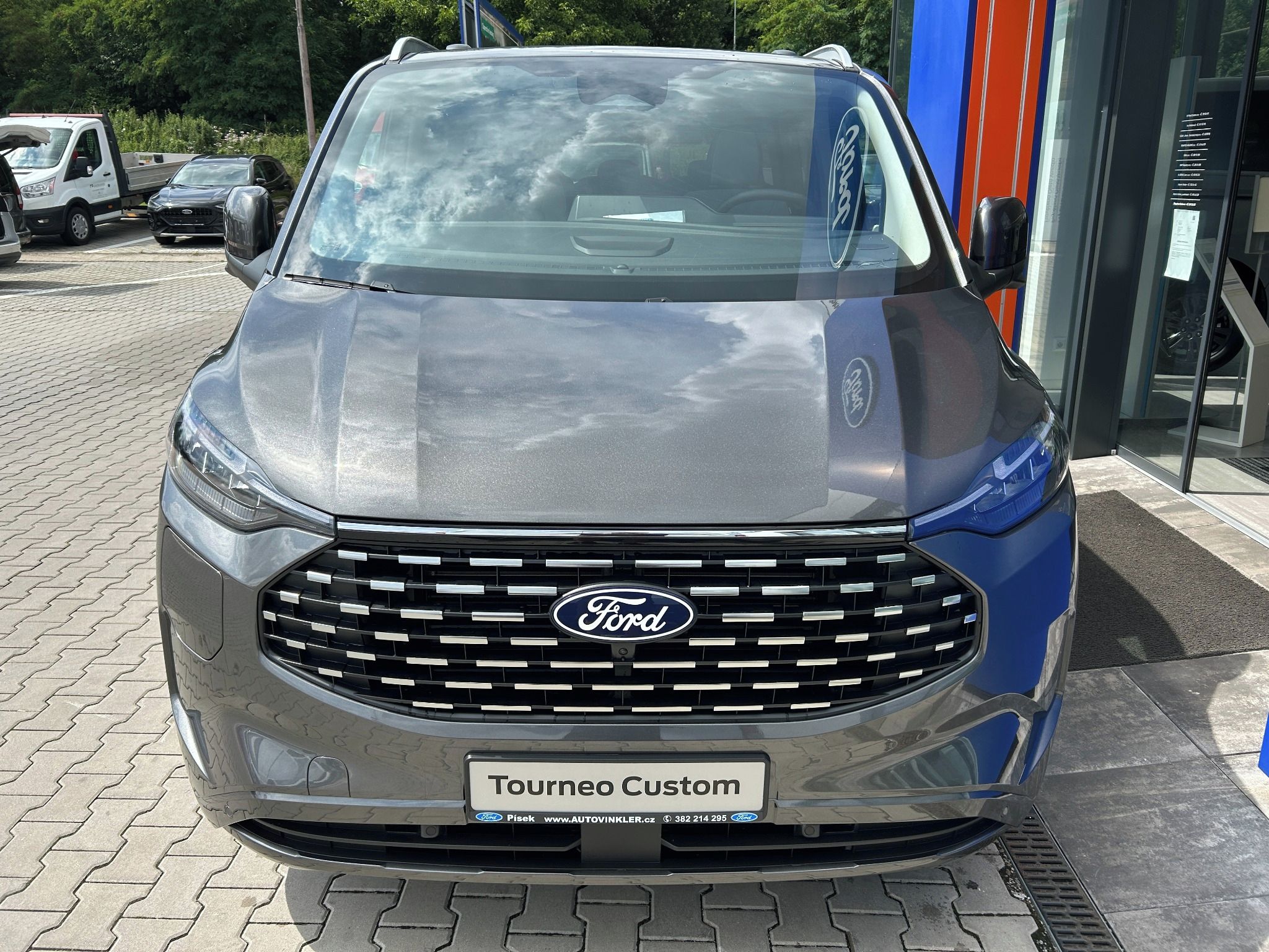 Ford Tourneo Custom, Titanium X L1 2.5 PHEV 171kW - fotka 2