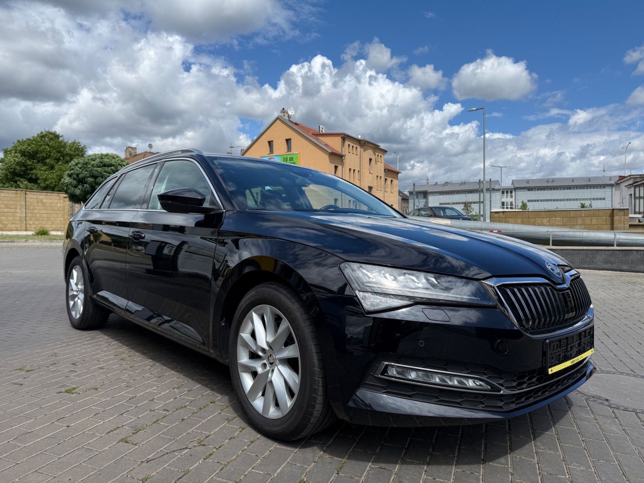 Škoda Superb, 1.5 TSI 110kW DSG 2/2021 DPH - fotka 2