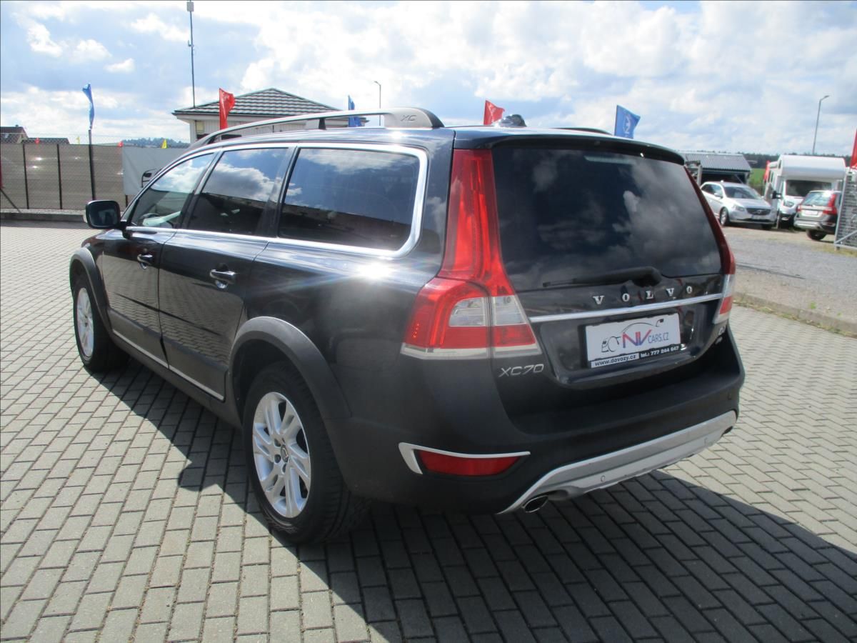 Volvo XC70, 2,4 D4 133kw AWD Geartronic Mo - fotka 3