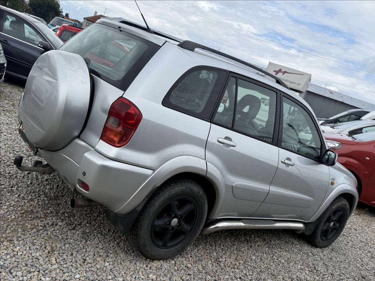Toyota Rav4, 2,0 D-4D 4X4 TAŽNÉ NOVÁ STK - fotka 5