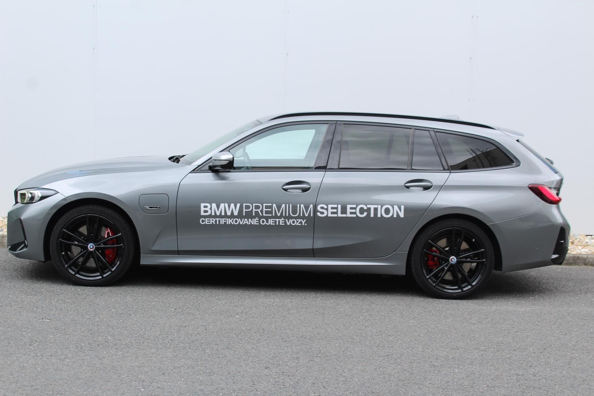 BMW Řada 3, 330e xDrive Touring - fotka 3