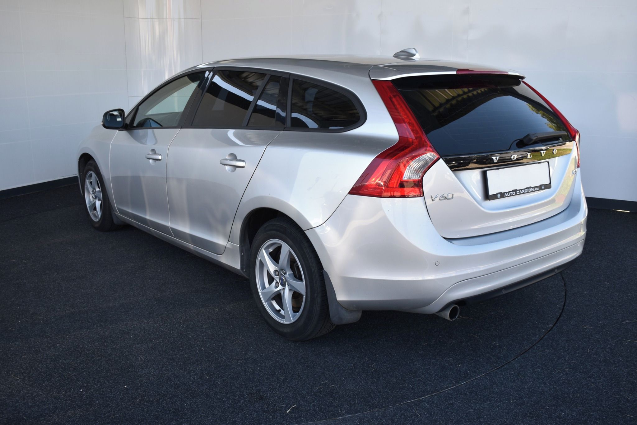 Volvo V60, 1,6 D2 Serviska,ALU, Klima - fotka 4