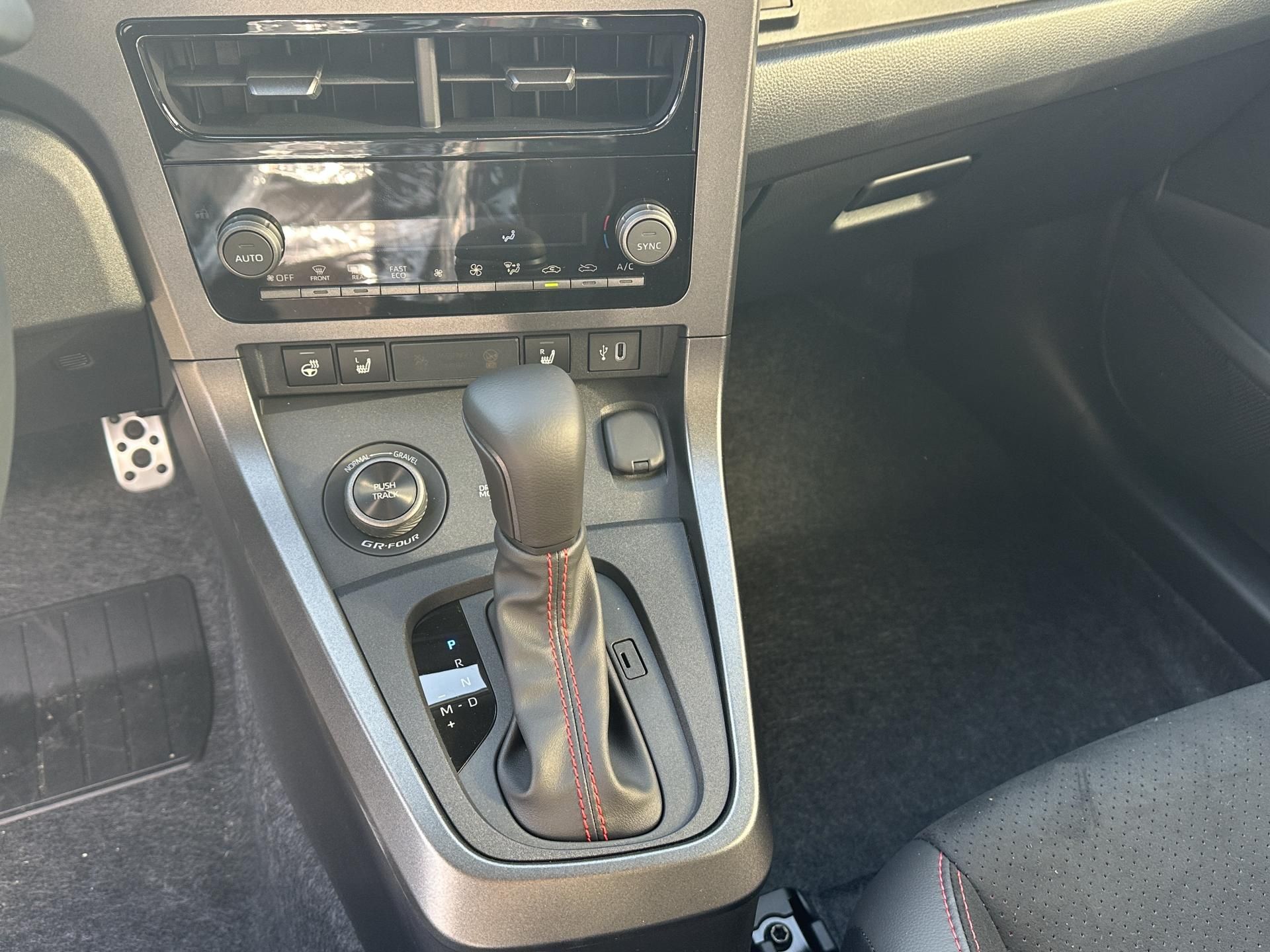 Toyota GR Yaris, 1.6 Turbo AT DYNAMIC VIP - fotka 5